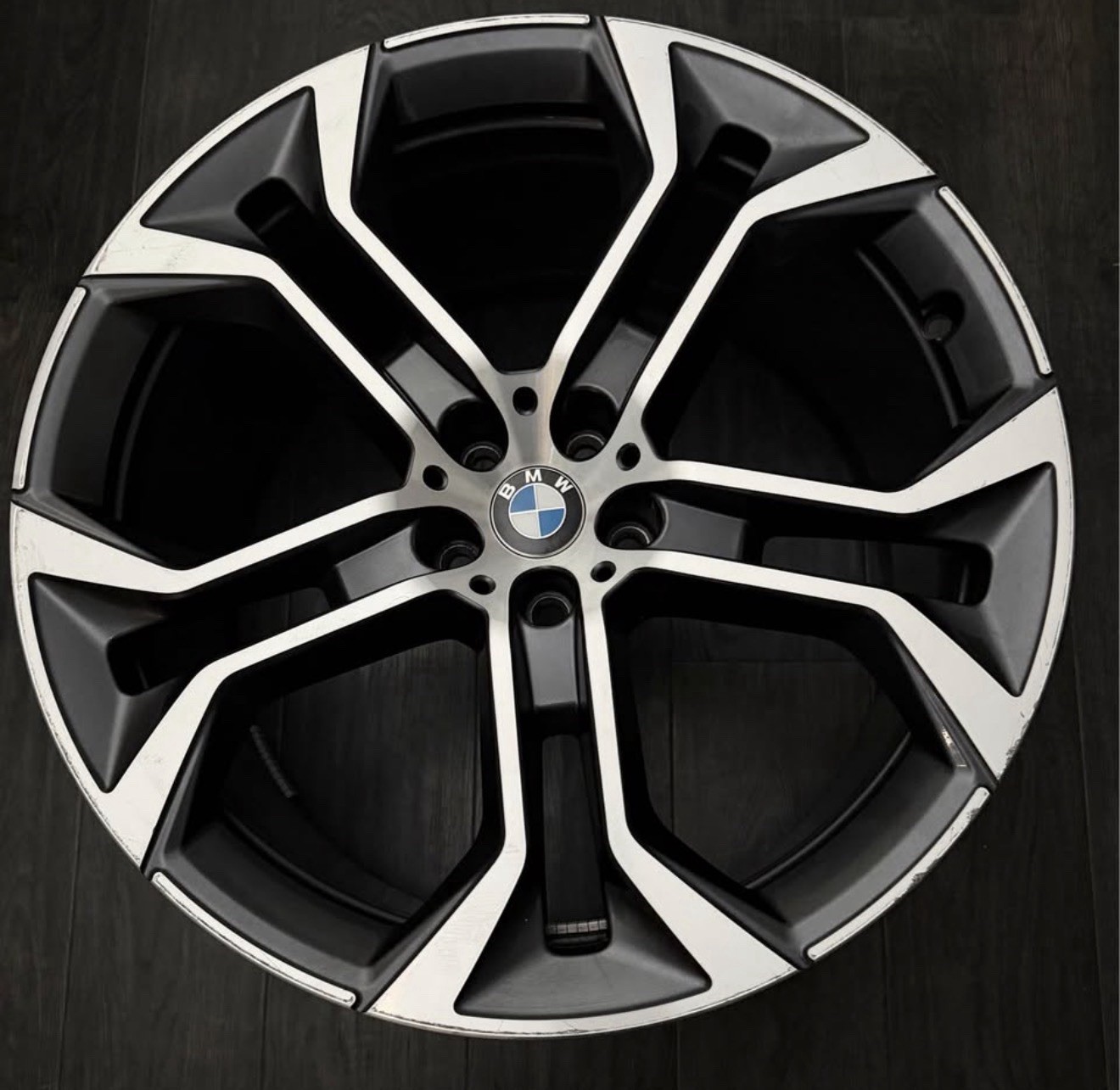 (1) 21” BMW X5 & X6 Rear OEM Rim/Wheel Style 744