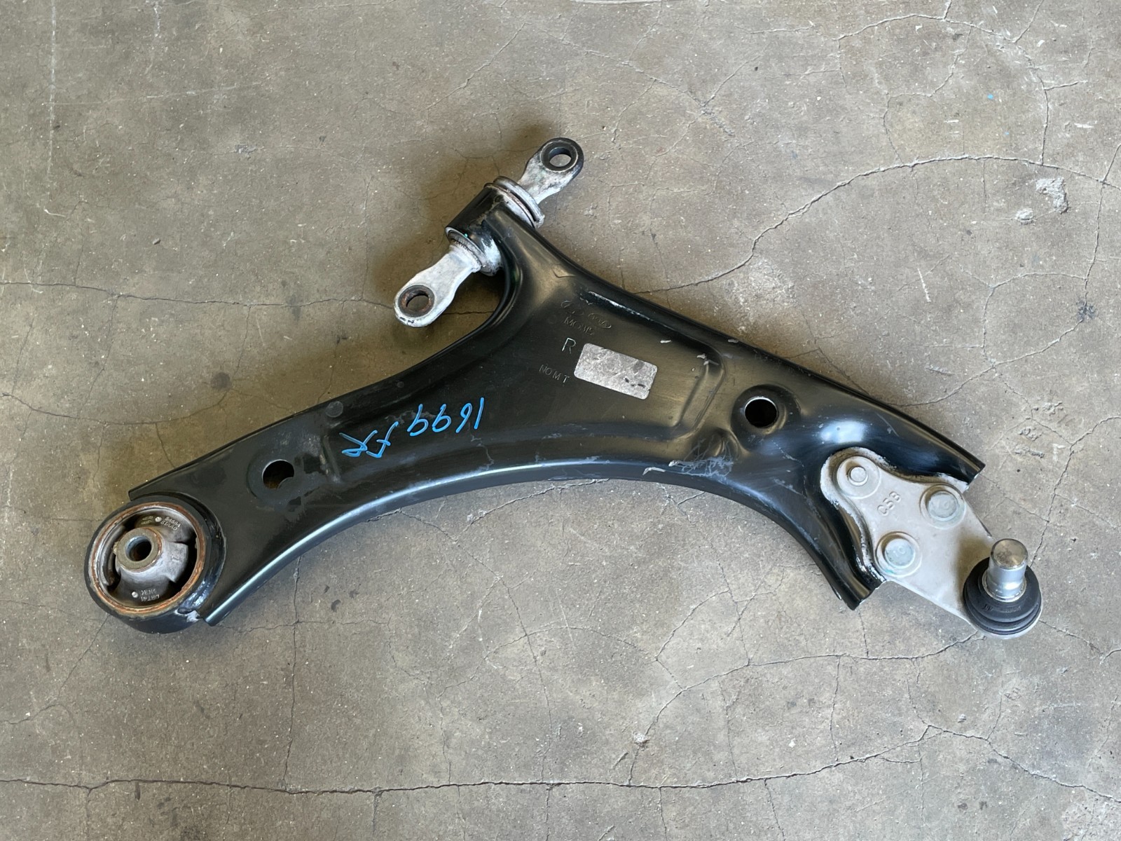 21 22 23 Hyundai Santa Fe Front Right Passenger Lower Control Arm FWD 1699 OEM 21 22 23 Hyundai Santa Fe Front Right Passenger Lower Control Arm FWD 1699 OEM