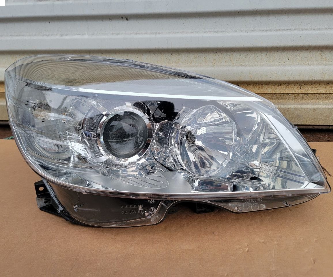 🔥NICE🔥 2008-2011 Mercedes-Benz W204 C300 C350 OEM Halogen Headlight Right RH