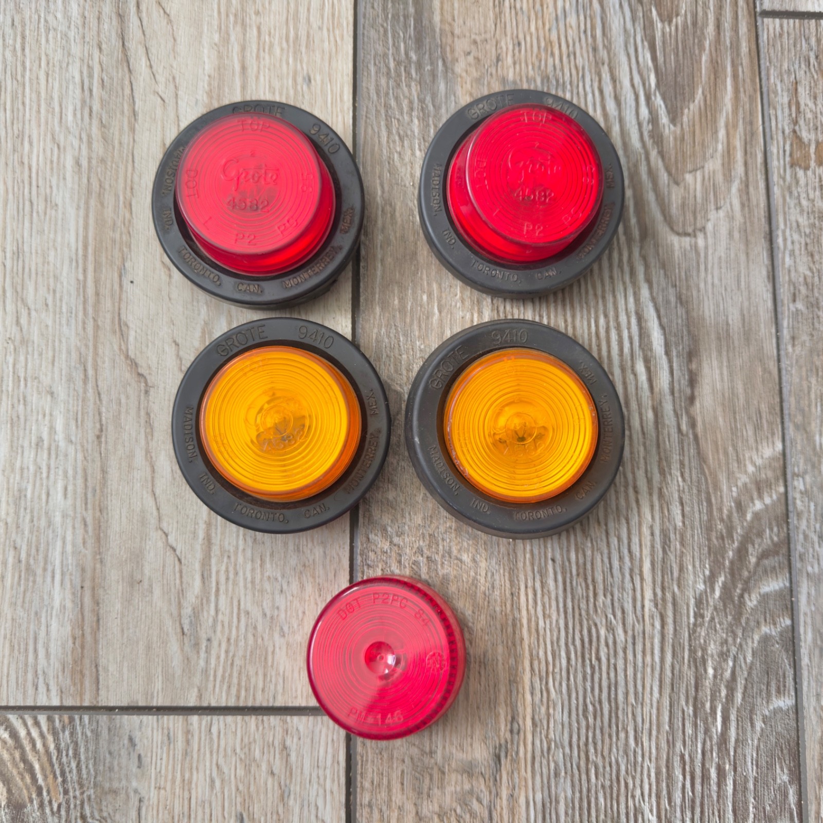 Grote 4582 Round Clearance Marker Light Amber Red 2\