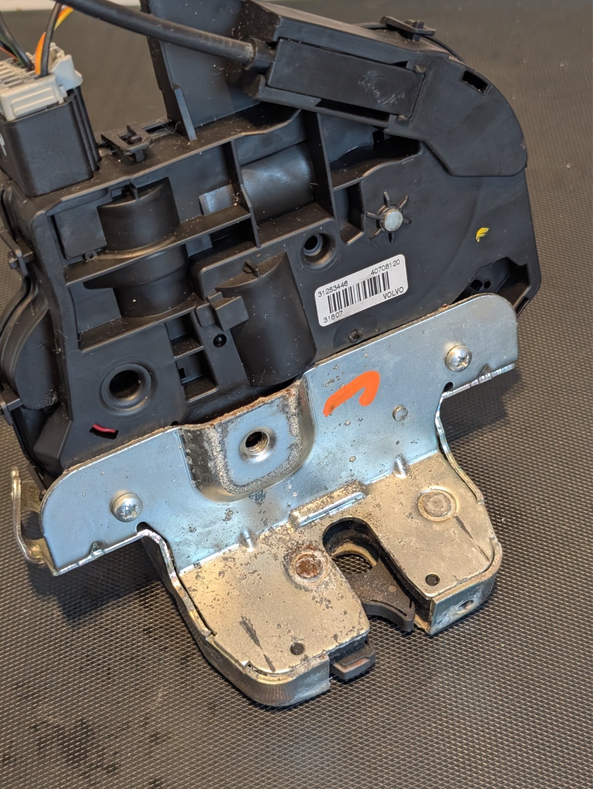 OEM 2008-10 Volvo V70 XC70 III Rear Liftgate Trunk Lock Actuator Latch 31253446