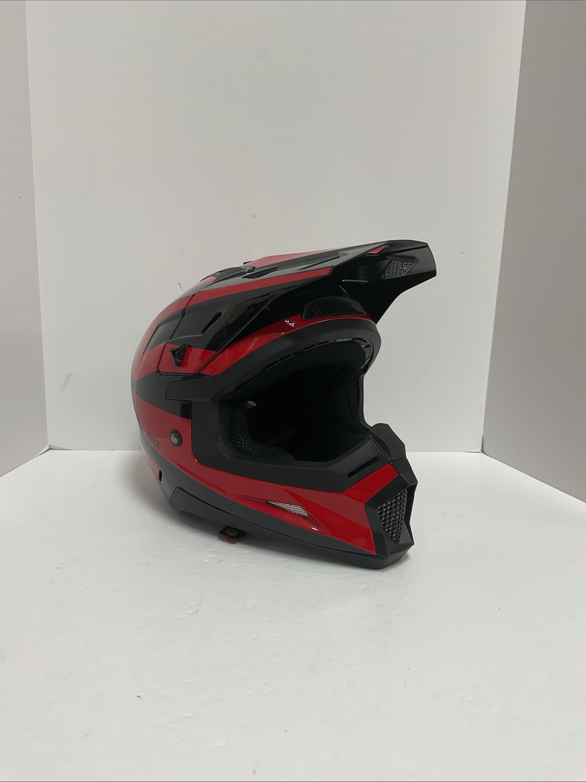 BILT Youth AX-1 Helmet Black/Red - Youth XL - DAMAGED BILT Youth AX-1 Helmet Black/Red - Youth XL - DAMAGED