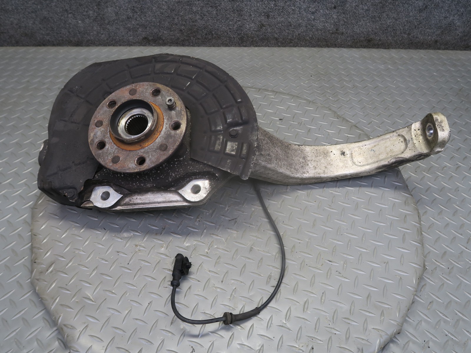 17-20 MASERATI LEVANTE M161 3.0L AWD FRONT RIGHT SPINDLE KNUCKLE WHEEL HUB 94K