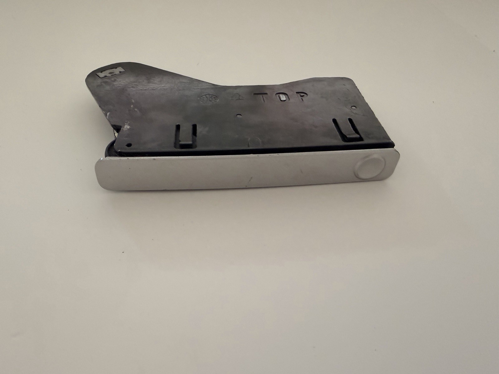 2006-2009 Pontiac Solstice Saturn Sky Center Console Pop Out Cup Holder CRACK 2006-2009 Pontiac Solstice Saturn Sky Center Console Pop Out Cup Holder CRACK