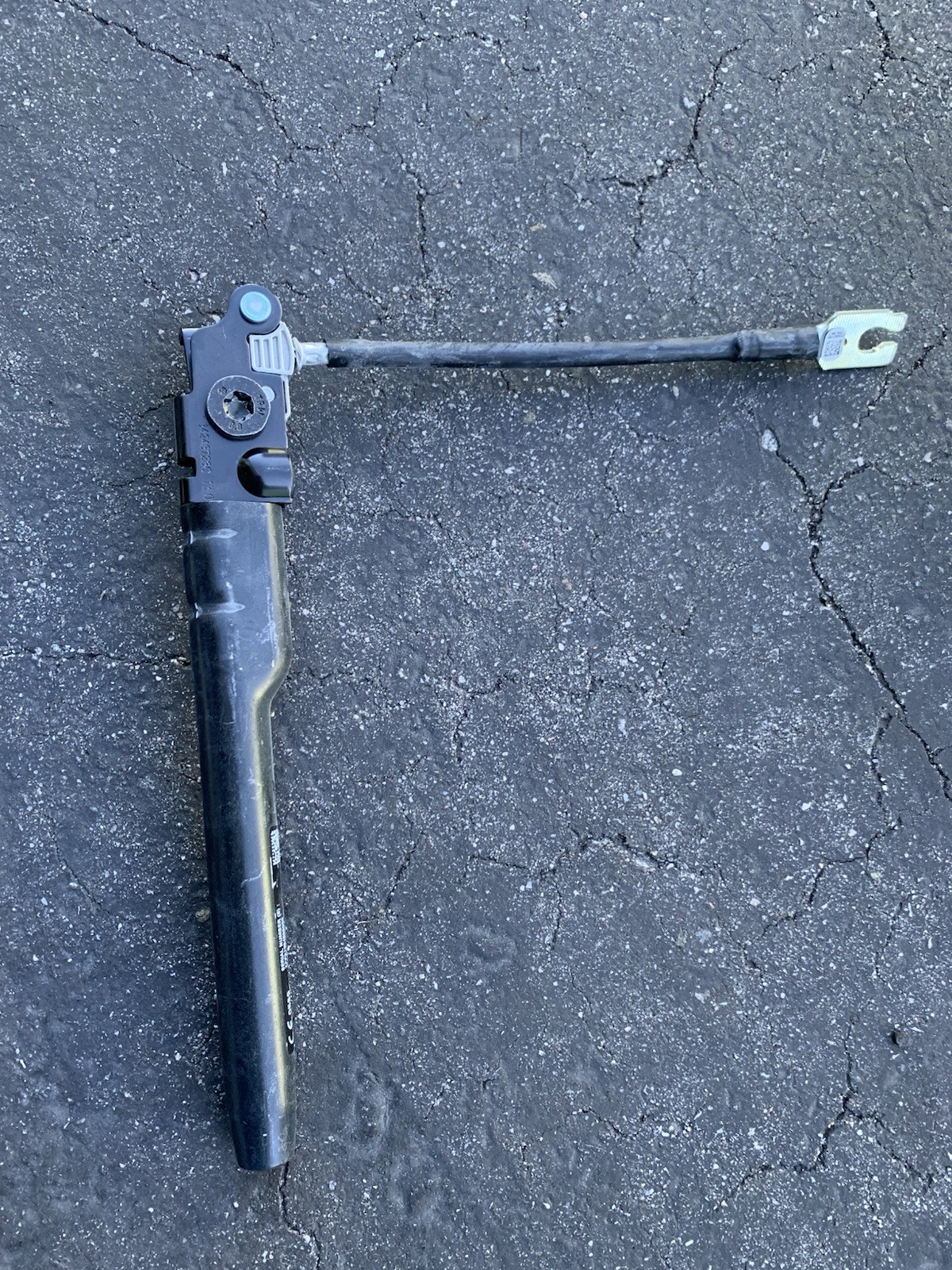OEM 21-25 Tesla Model S X front right side seat belt pretensioner 1614087-00-C OEM 21-25 Tesla Model S X front right side seat belt pretensioner 1614087-00-C