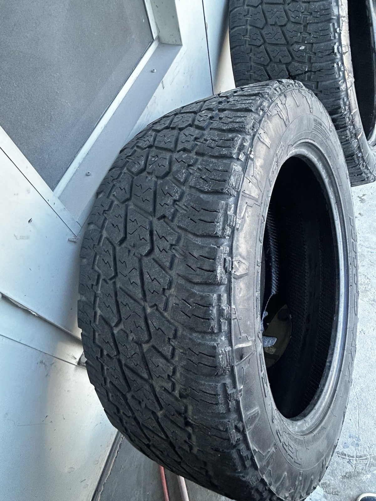 Tire Nitto 35/12.5 R22