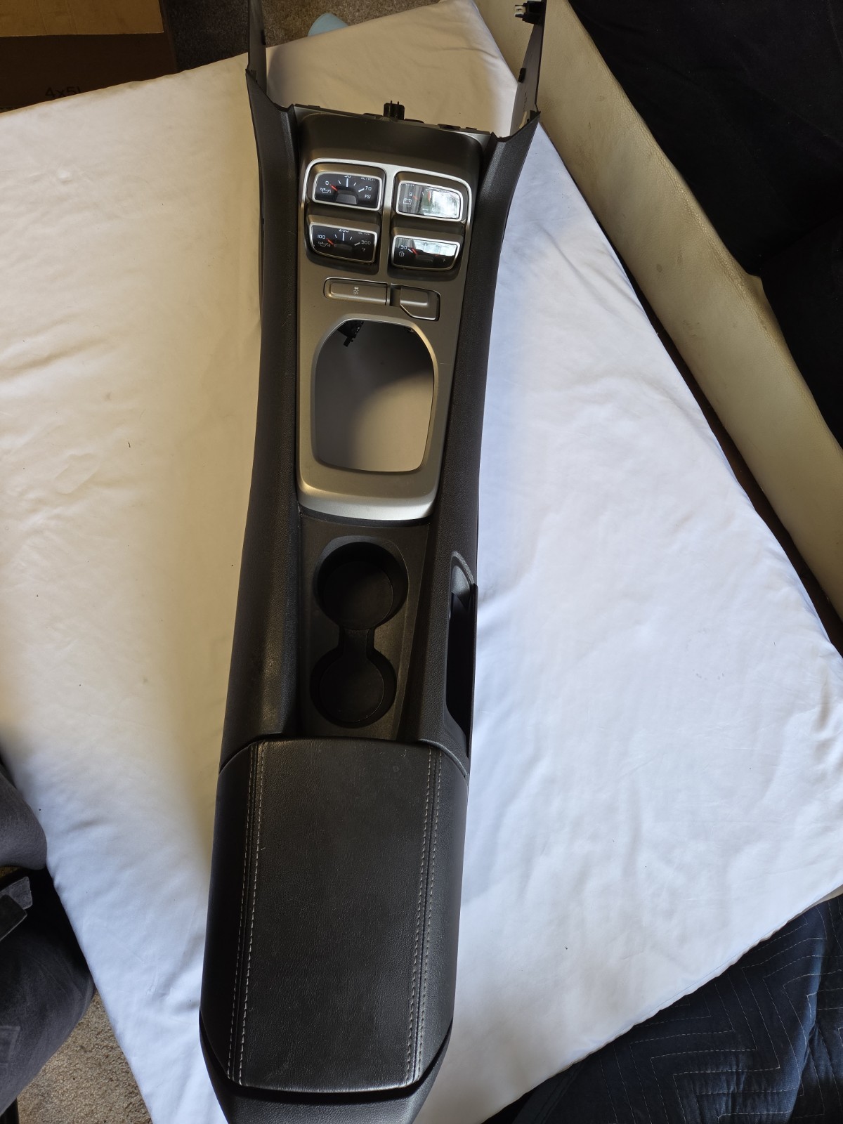 2013 Chevy Camaro SS Complete Center Console w/ Automatic Gear Selector Shifter