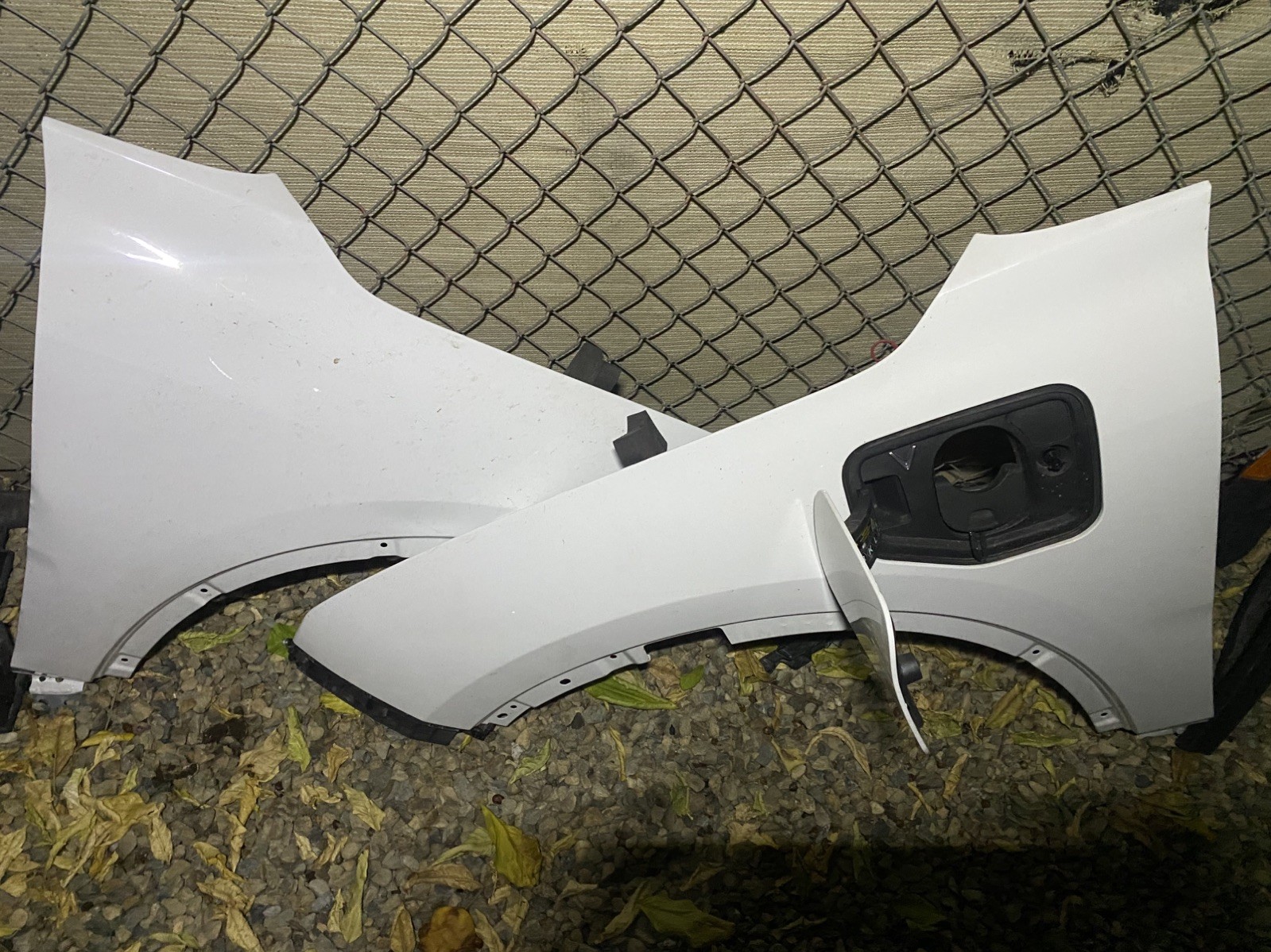2023 - 2026 VINFAST VF 8 FRONT  RIGHT FENDER COVER PANEL OEM