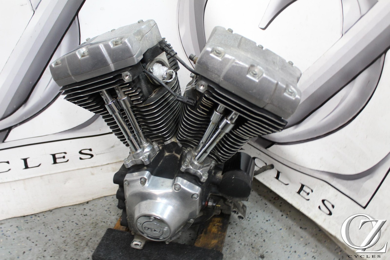12-16 Harley FLD Switchback Dyna 103\