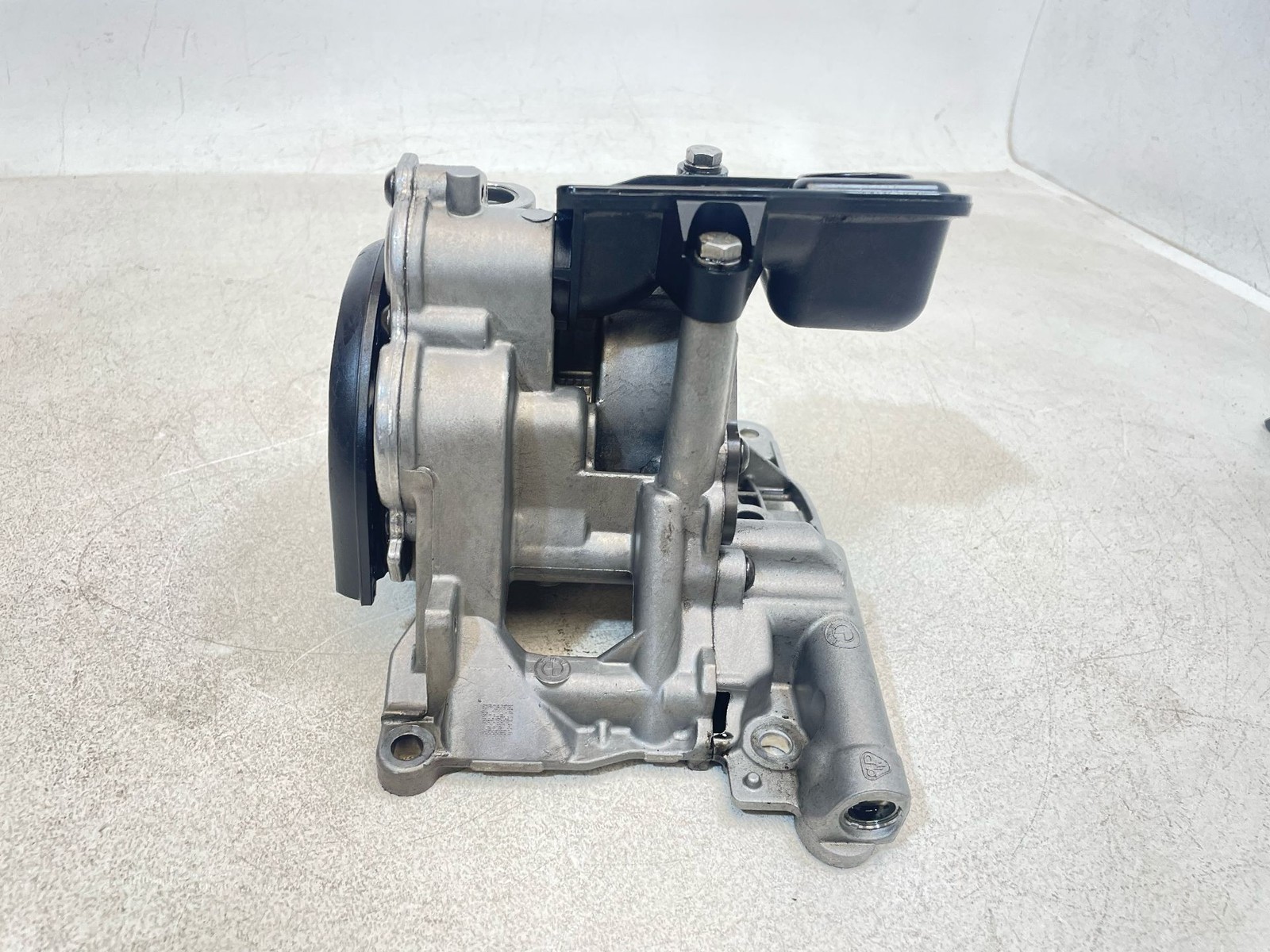 Fits 2014-2018 BMW F10 535I N57 3.0 Diesel Engine Oil Vacuum Pump 11417823009