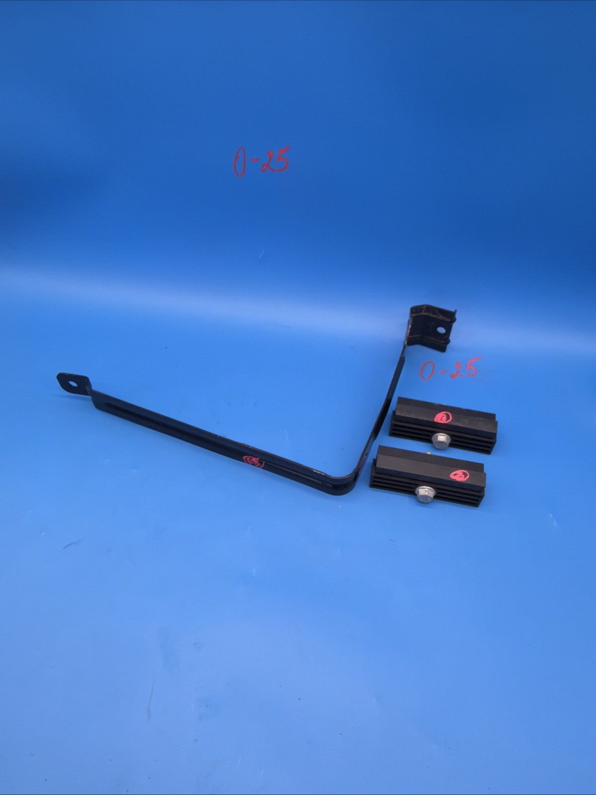 BMW Batteriehalter F07 F10 F11 Halter Halterung Batterie Befestigung OEM 7609962 BMW Batteriehalter F07 F10 F11 Halter Halterung Batterie Befestigung OEM 7609962