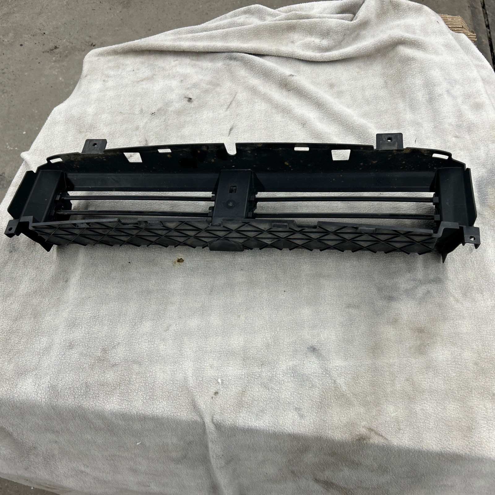 OEM 2021-2023 Jeep Cherokee Radiator Active Grille Shutter & Actuator 68287394AD OEM 2021-2023 Jeep Cherokee Radiator Active Grille Shutter & Actuator 68287394AD