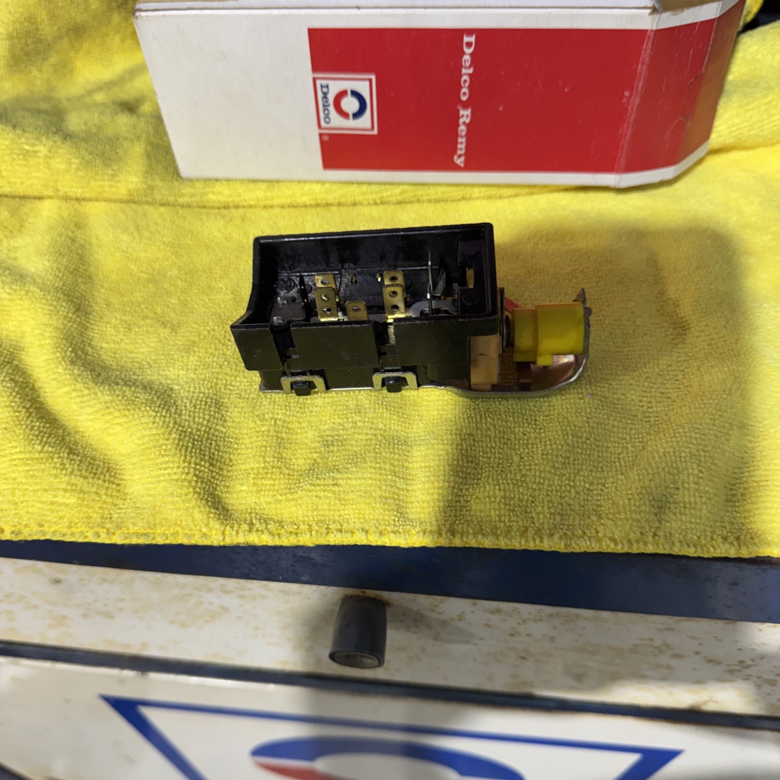 58-63 C1 C2 New Corvette Headlight Switch 12 Volt-Delco Remy#D1517/1995095 58-63 C1 C2 New Corvette Headlight Switch 12 Volt-Delco Remy#D1517/1995095