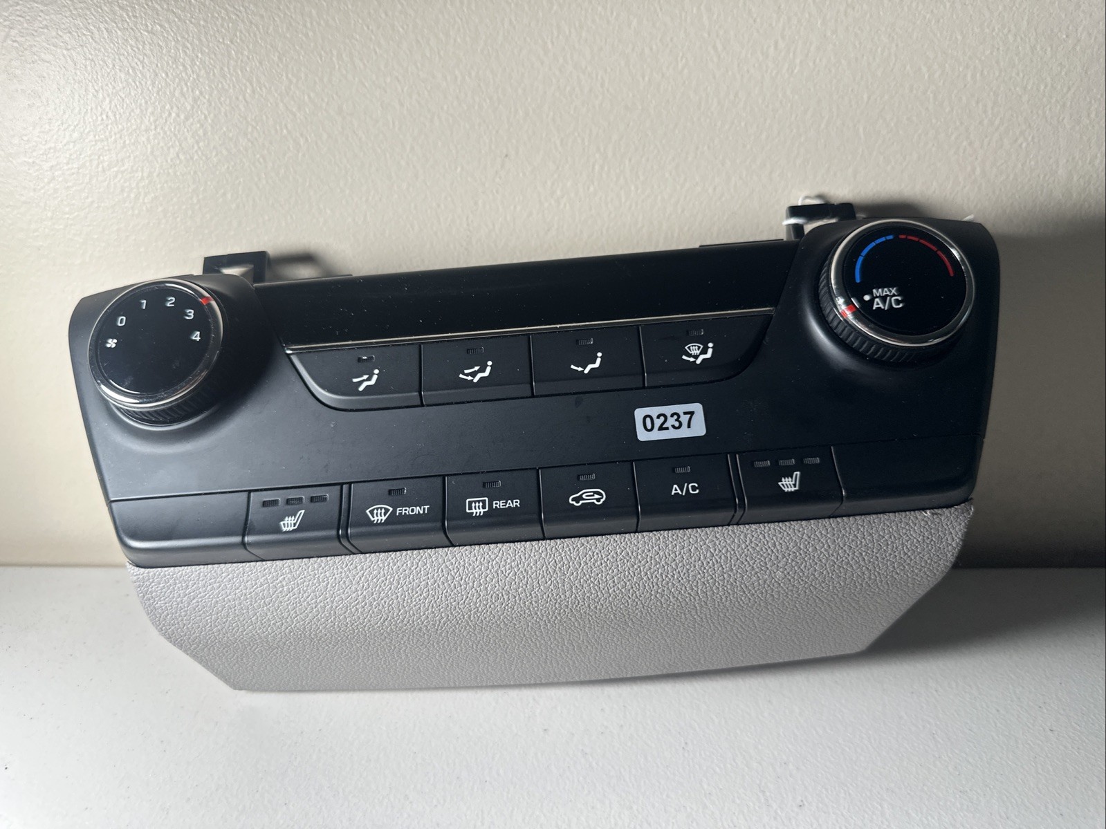 2016-2018 Hyundai Tucson Heat A/C Temperature Control Unit OEM 2016-2018 Hyundai Tucson Heat A/C Temperature Control Unit OEM