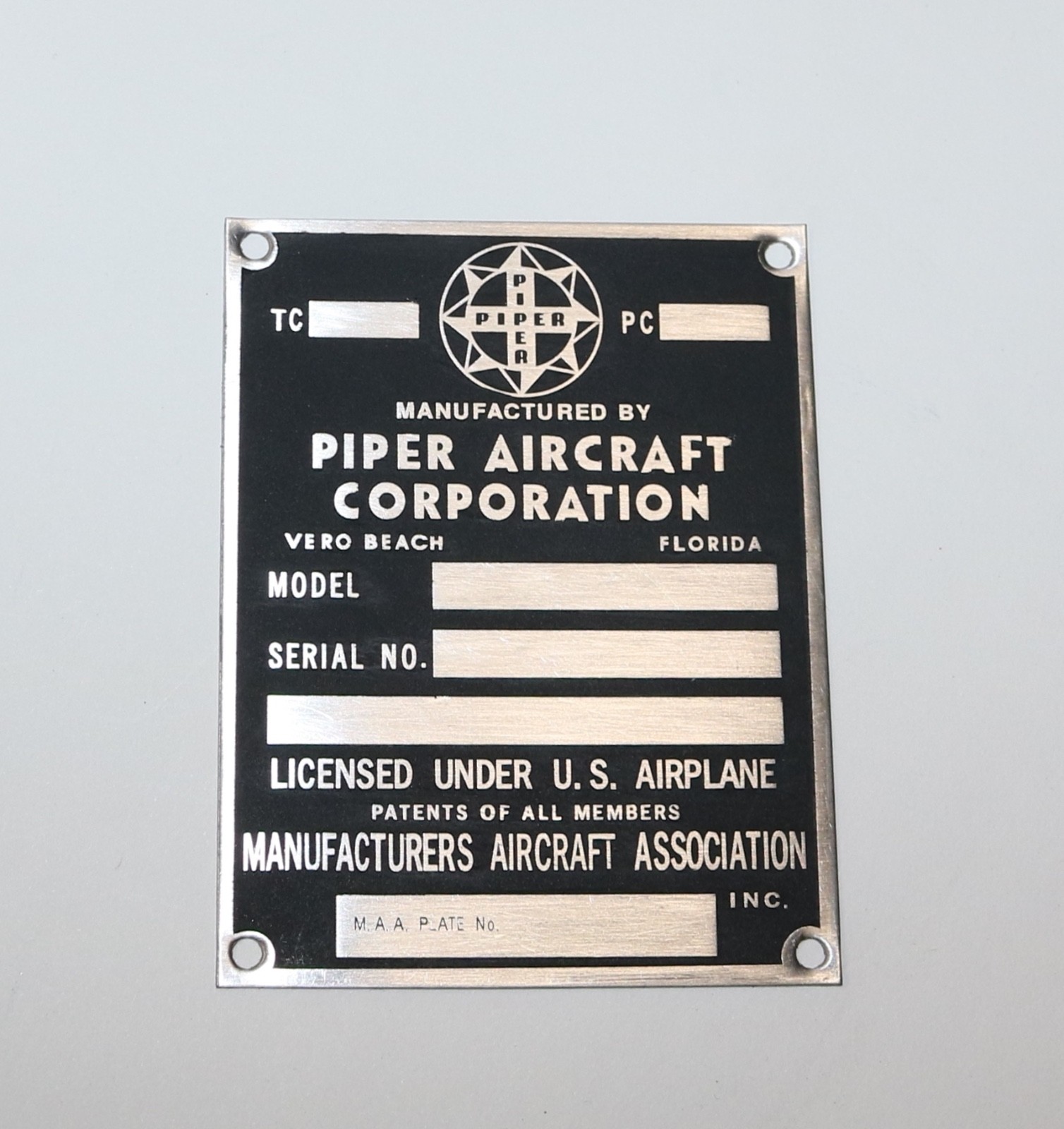 Piper Plate, Vero Beach, PA24, PA28, PA31 ......... Piper Plate, Vero Beach, PA24, PA28, PA31 .........