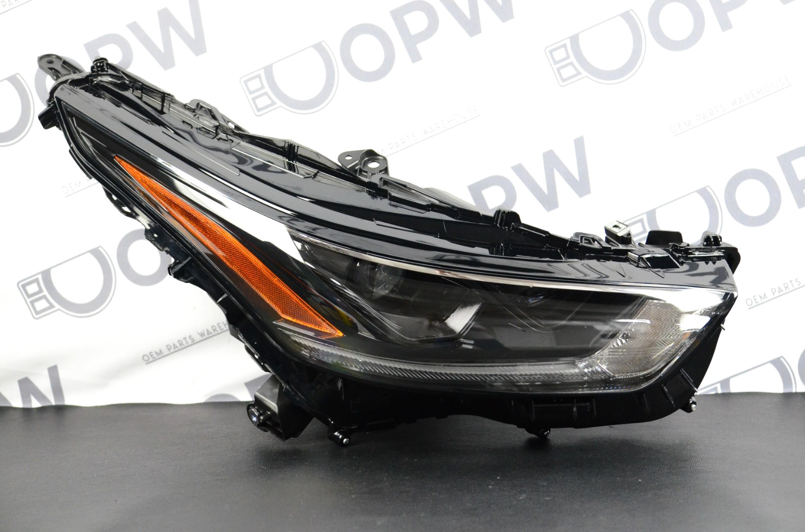 Perfect 21-25 Toyota Highlander LED Headlight w/o Adaptive Black Accent RH OEM Perfect 21-25 Toyota Highlander LED Headlight w/o Adaptive Black Accent RH OEM
