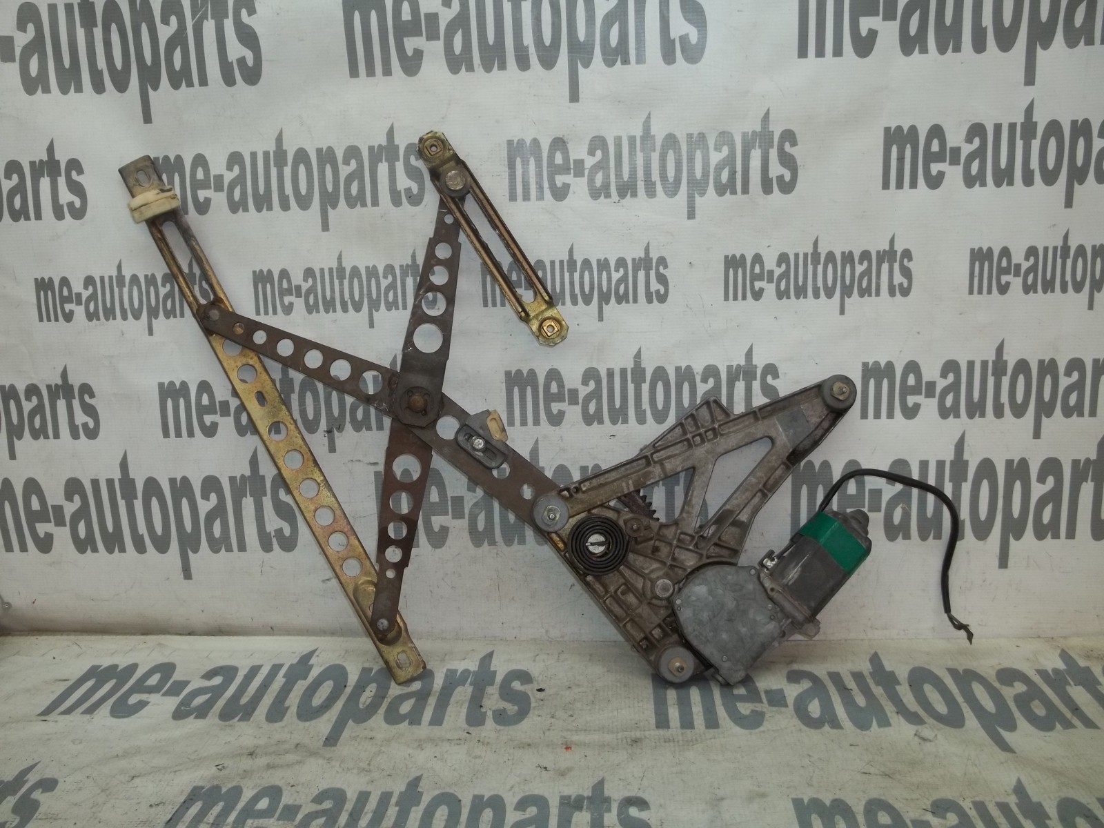 77-85 Mercedes-Benz W123 Power Right Passenger Front Door Window Regulator Motor