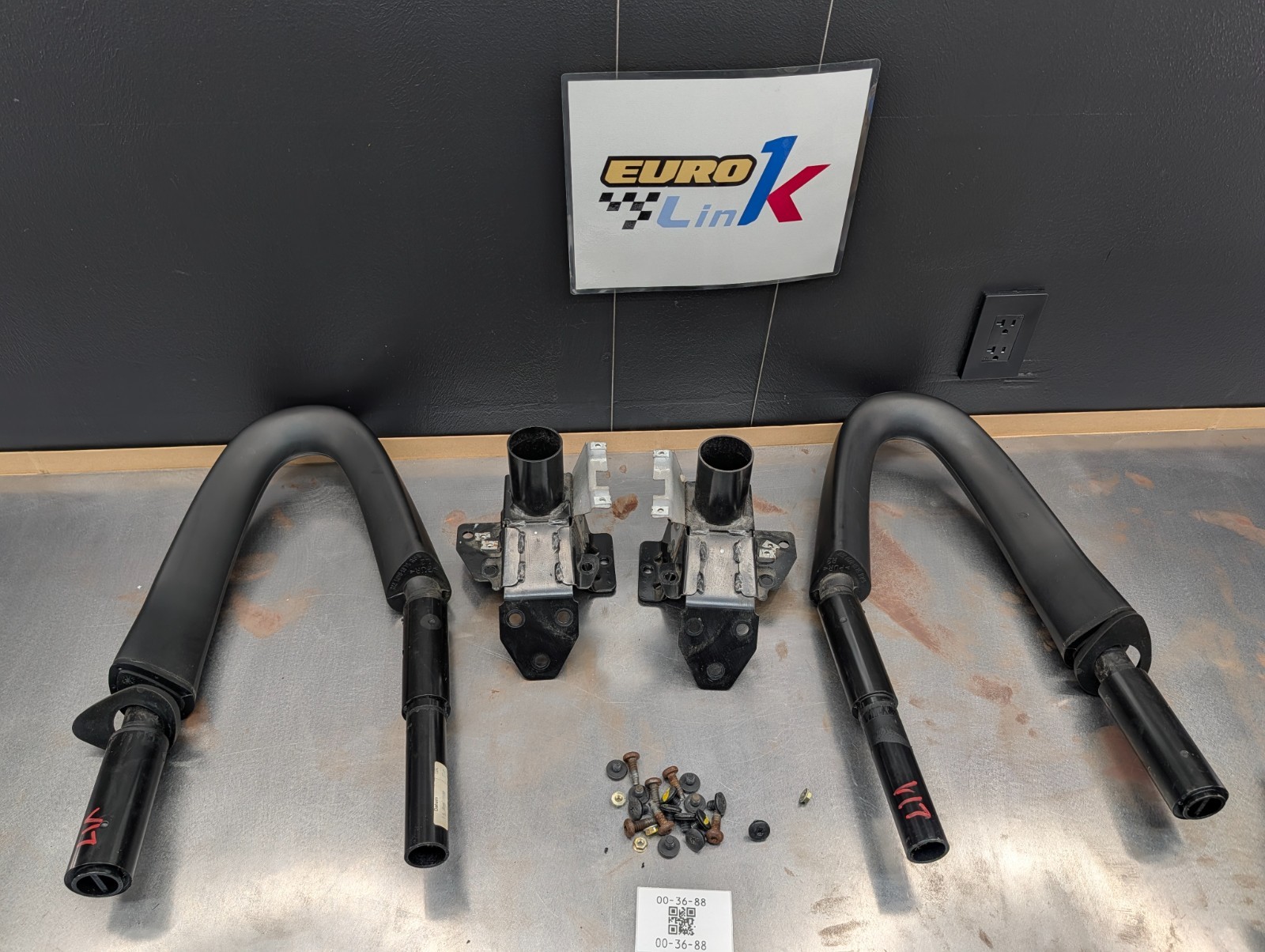 1996-02 BMW Z3 E36/7 Roll Bar Set Rear Right & Left Pair W Hardware & Brackets 1996-02 BMW Z3 E36/7 Roll Bar Set Rear Right & Left Pair W Hardware & Brackets
