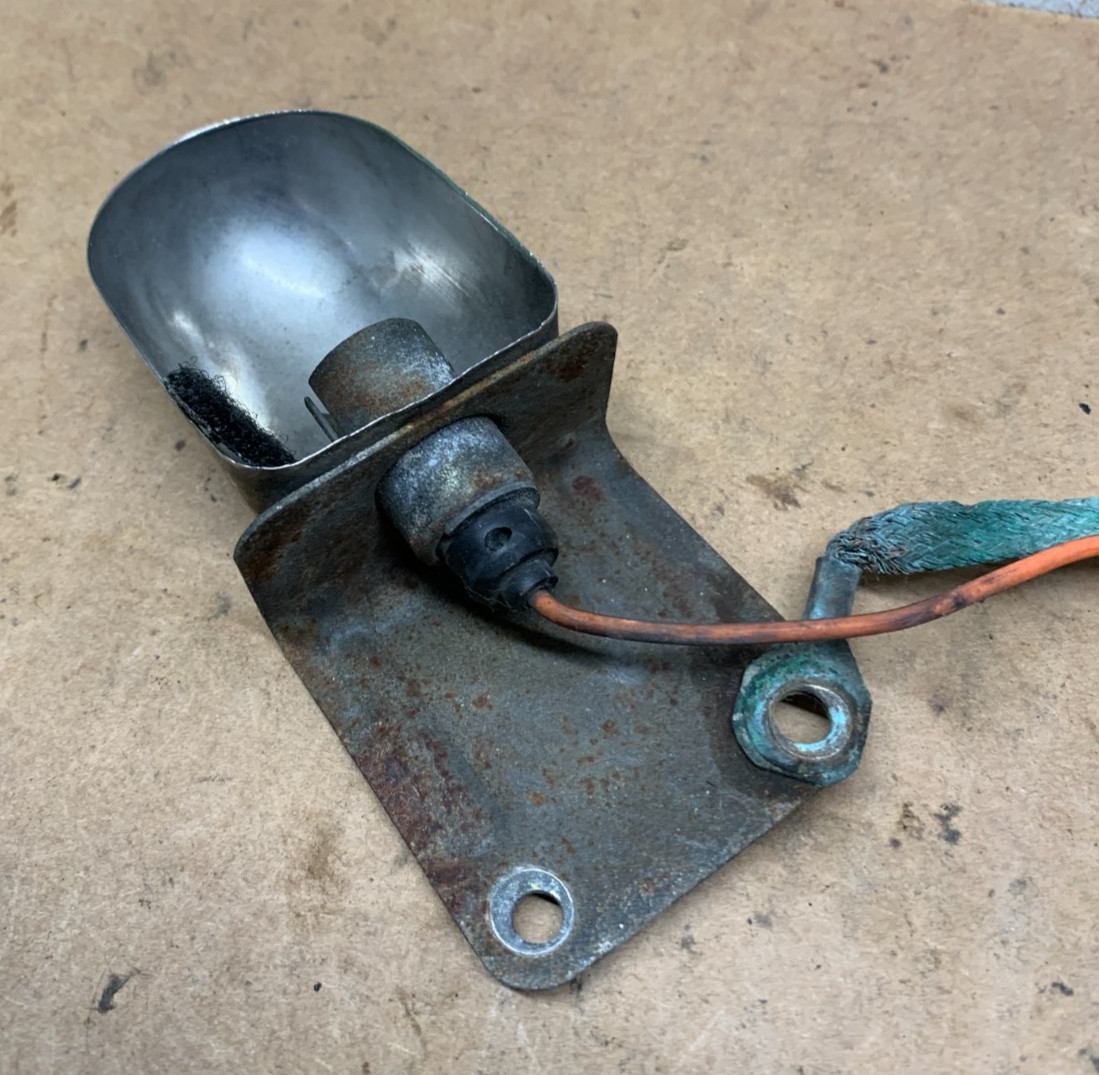 1988-1999 Used Chevy GMC C/K 1500 Truck Under hood Engine Bay Service Light