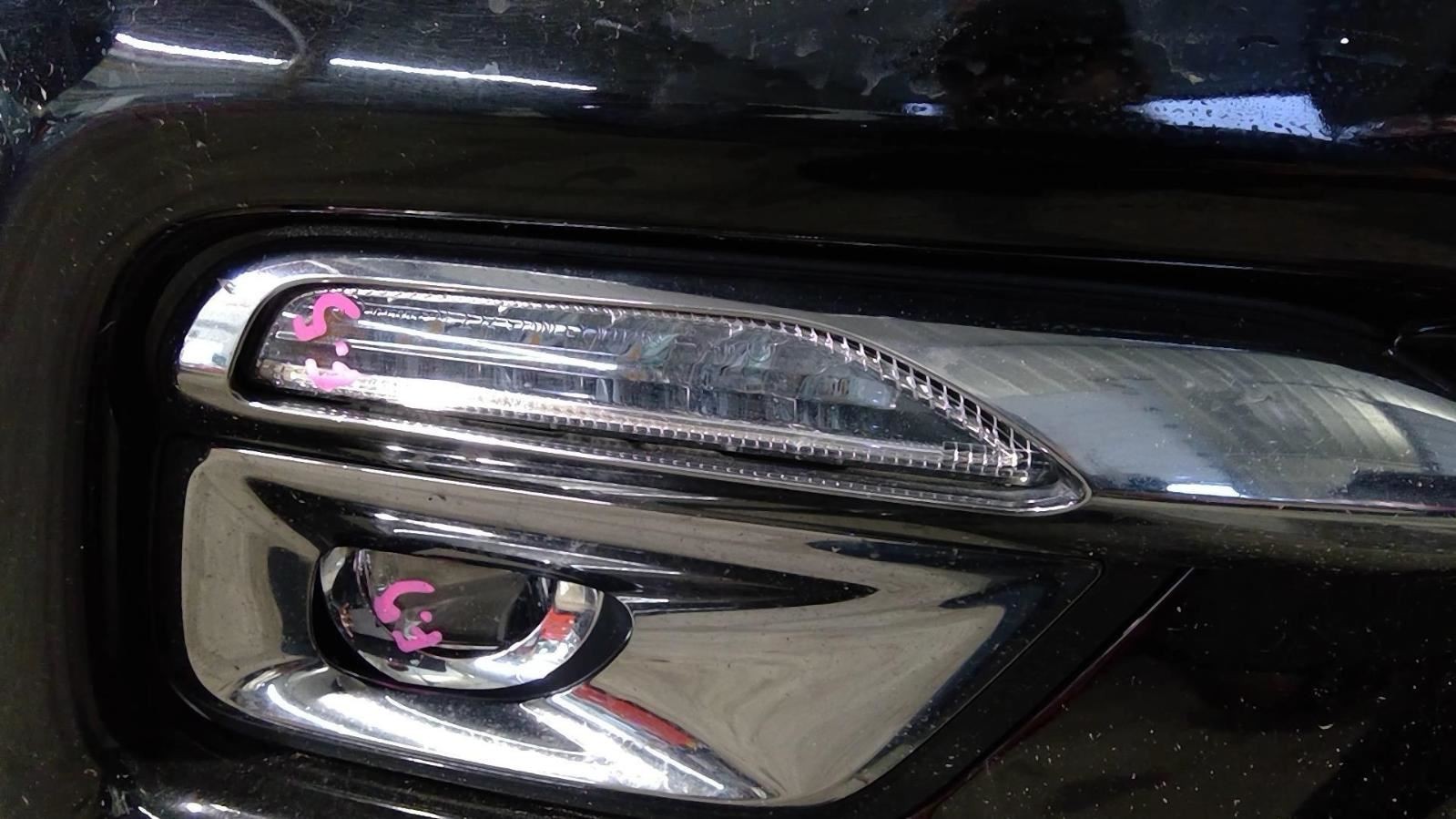 Passenger Corner/Park Light Bumper Mounted Fits 15-17 INFINITI QX80 1076143