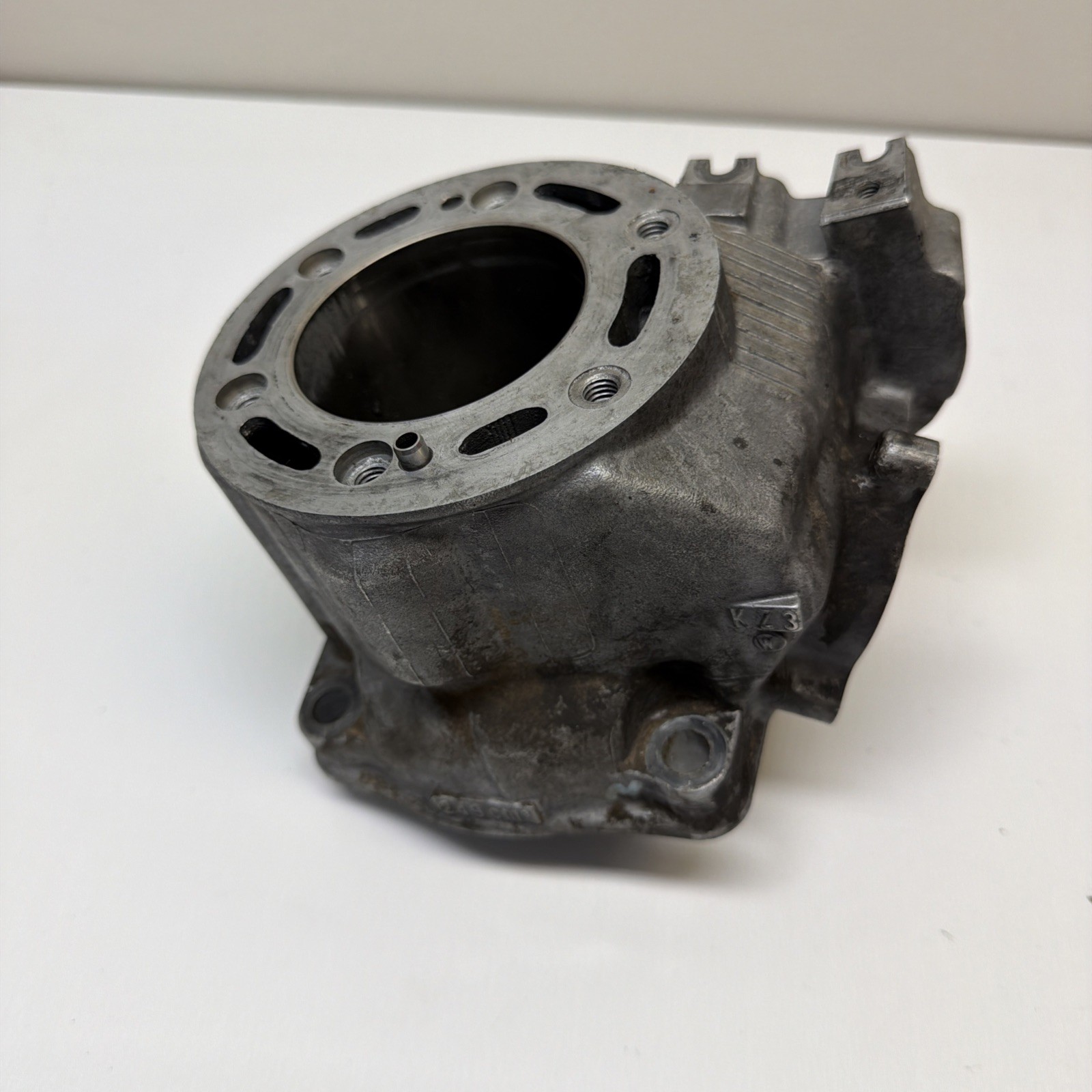 02 - 03 HONDA CR 250 R OEM CYLINDER BARREL BORE TOP END HAS SOME DAMAGE SEE PHOT 02 - 03 HONDA CR 250 R OEM CYLINDER BARREL BORE TOP END HAS SOME DAMAGE SEE PHOT