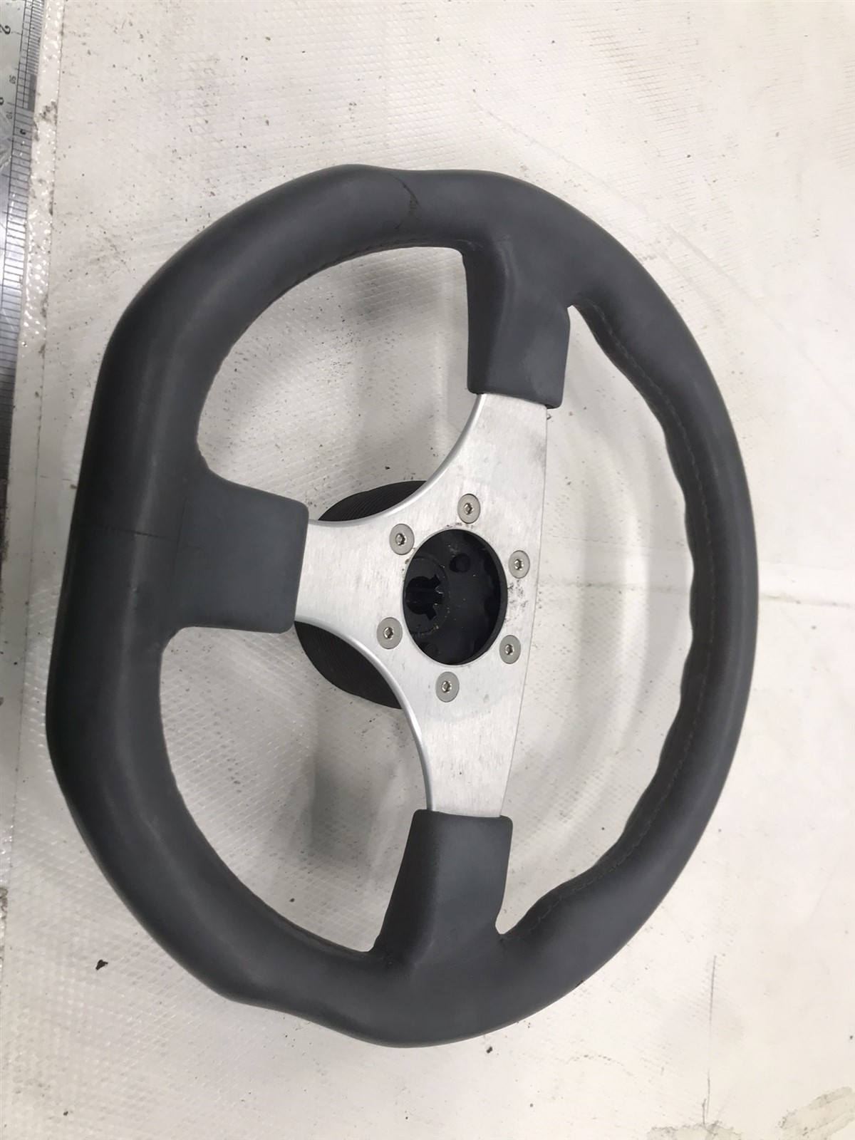 11 Bayliner 217 SD Deck Boat steering wheel