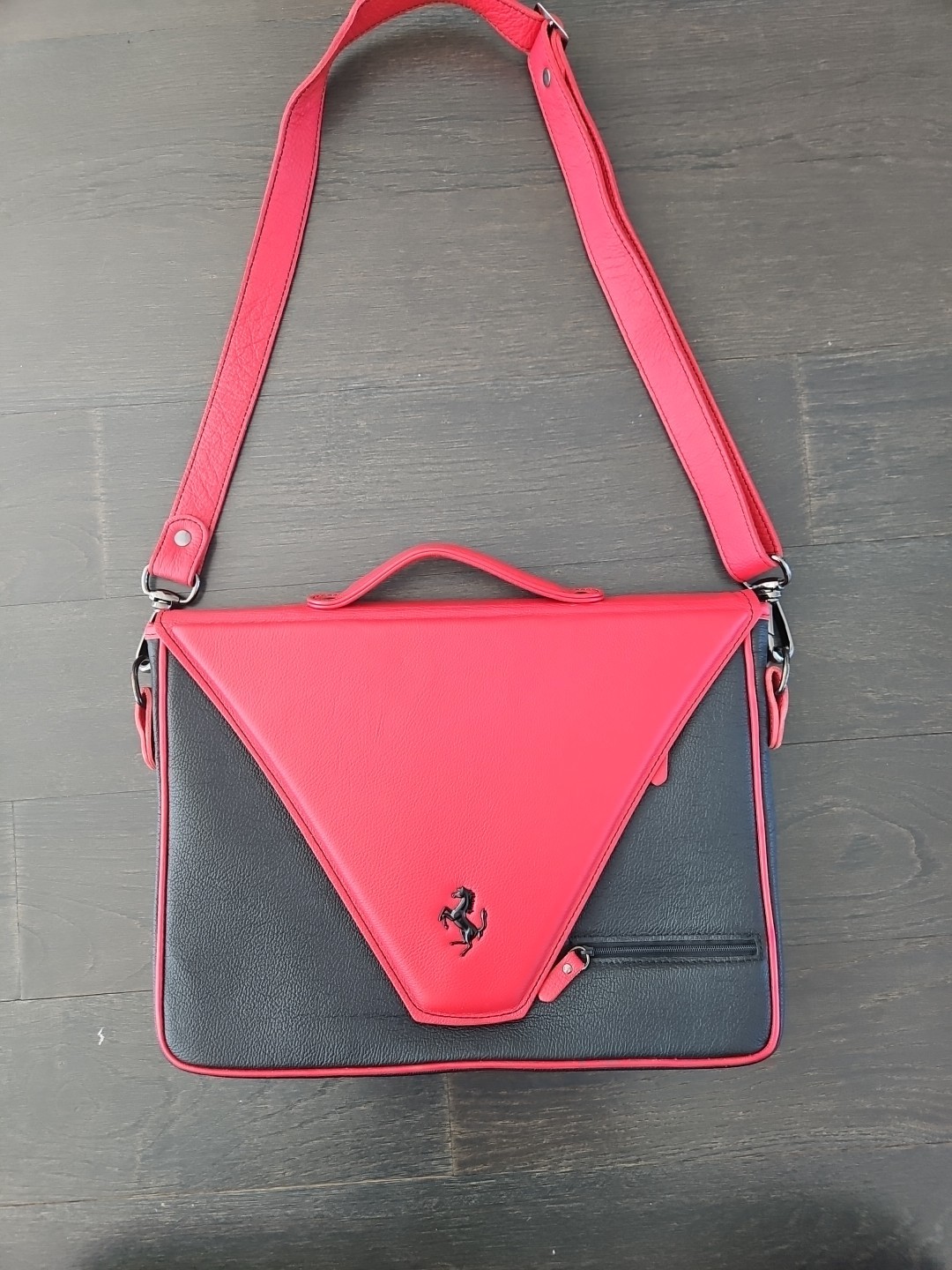 GENUINE Ferrari Factory Laptop / Tablet Carrier Black / RED P/N 70004633 GENUINE Ferrari Factory Laptop / Tablet Carrier Black / RED P/N 70004633