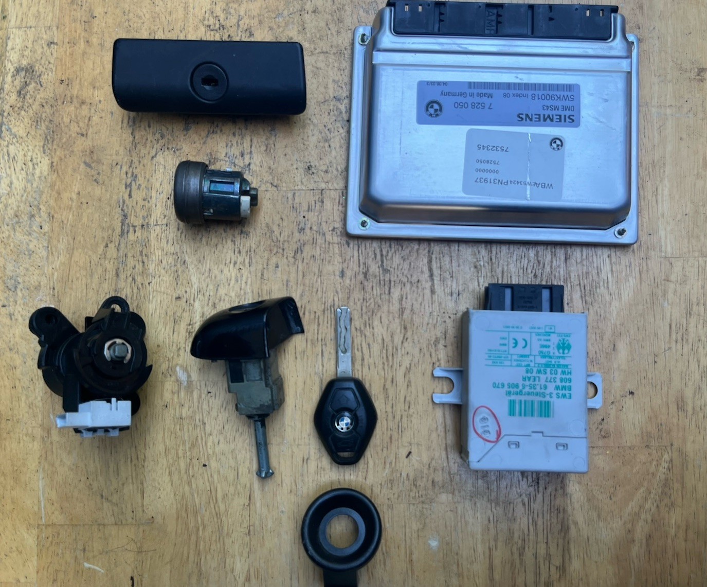 01-03 BMW E46 330xi ENGINE ECU ECM IMMO IGNITION TRUNK DOOR LOCK KEY SET