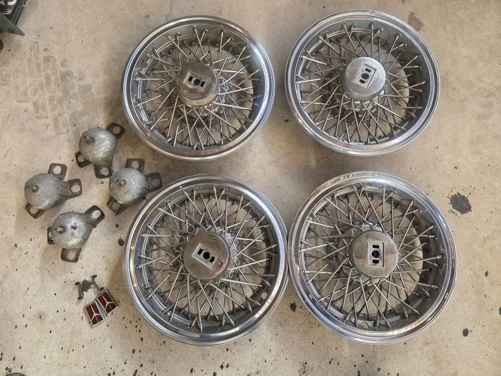 1980-84 OLDSMOBILE DELTA 88, 98 Custom Cruiser 15″ Wire Wheel Covers Set Of 4