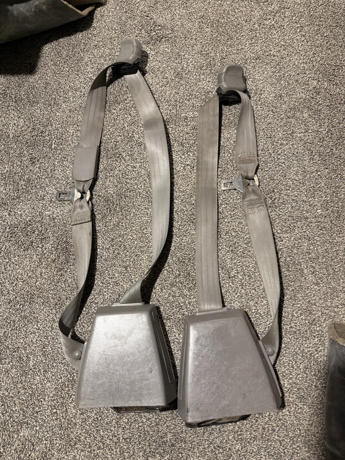 88-98 CHEVY SEAT BELT SET GREY EXTENDED CAB SIERRA/SILVERADO BENDIX NICE OEM 88-98 CHEVY SEAT BELT SET GREY EXTENDED CAB SIERRA/SILVERADO BENDIX NICE OEM