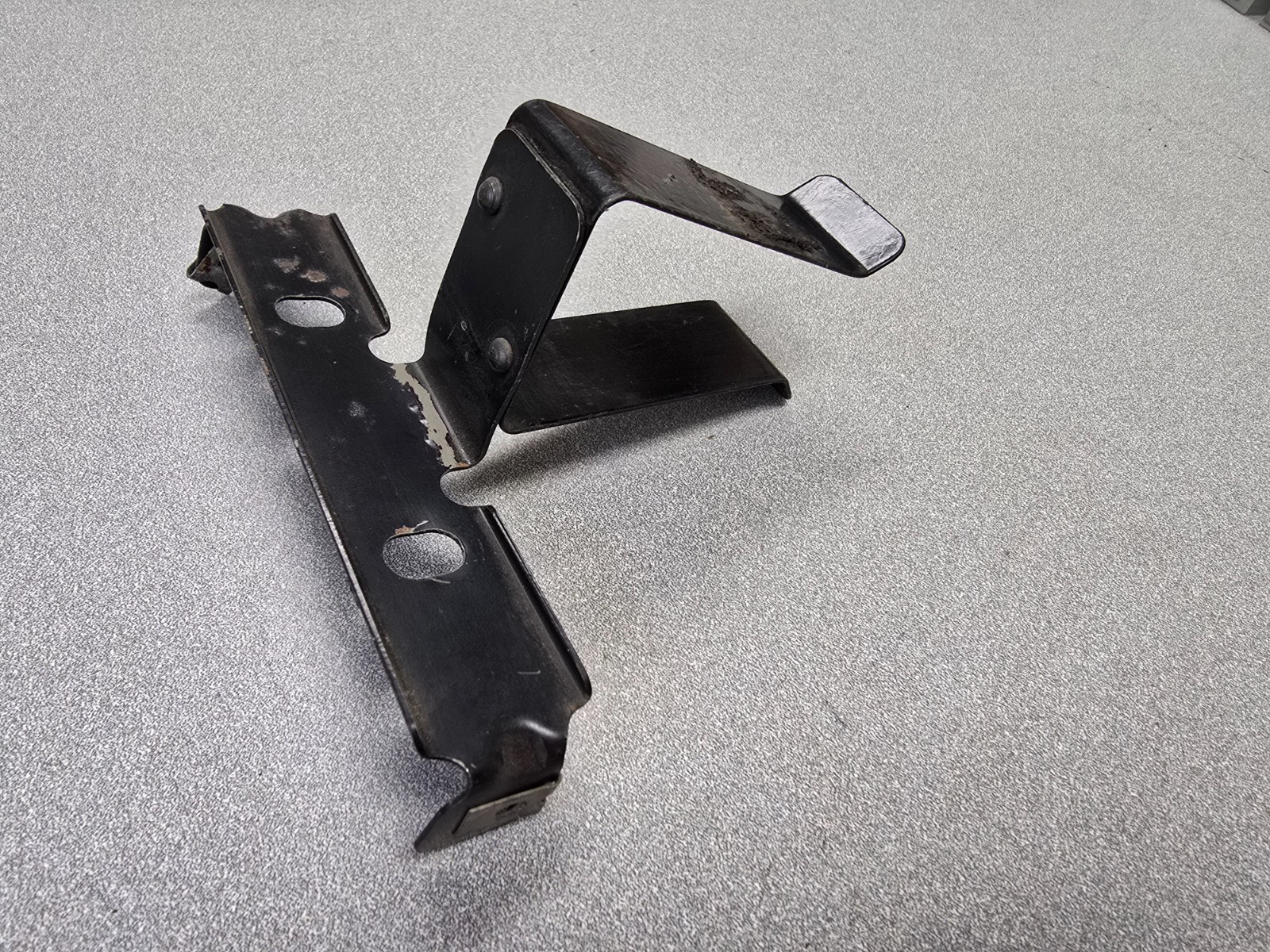 NICE USED ORIGINAL PORSCHE 924 924S 944 CENTER CONSOLE RADIO SUPPORT BRACKET