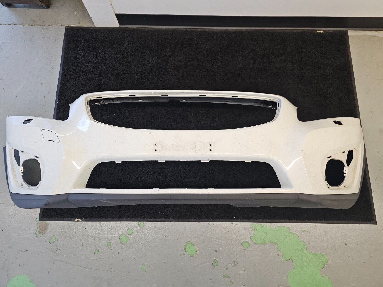11-13 Volvo C30 614 Ice White 39863893 Front Bumper Assembly
