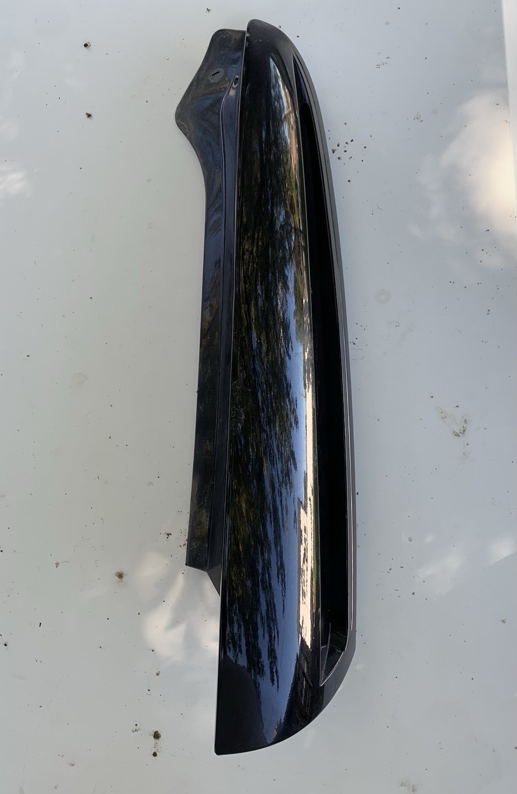 2001-2006 Cadillac Escalade Passenger Side D-pillar Trim Appliqué