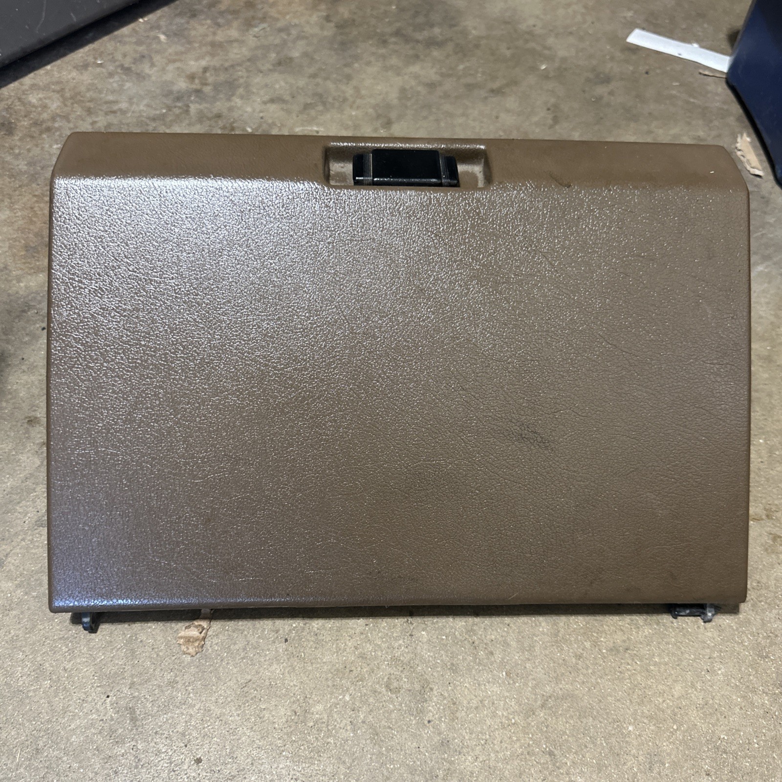86-93 NISSAN D21 HARDBODY & PATHFINDER Glove Box Glovebox Compartment BROWN OEM