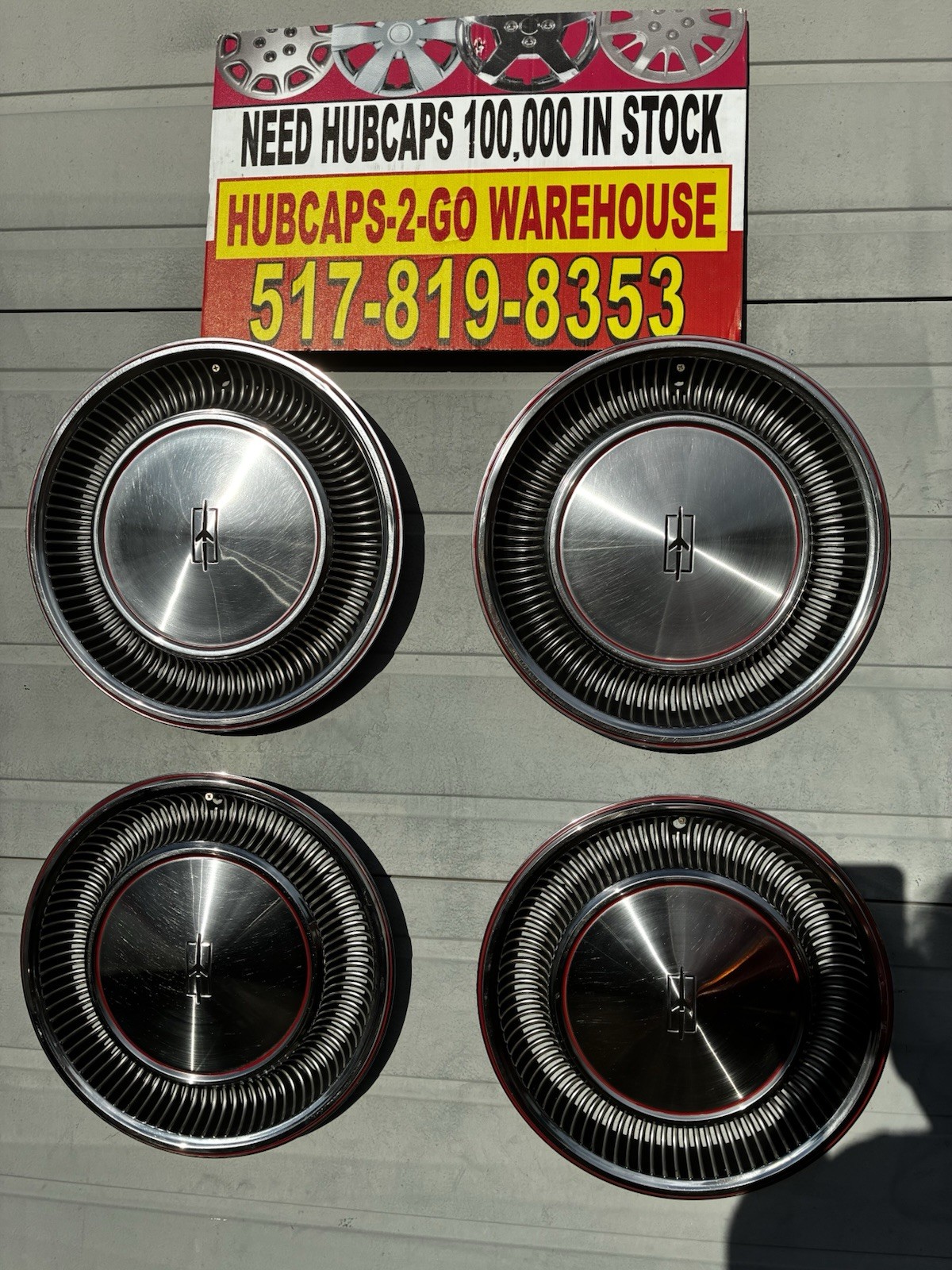1977-79 Vintage Oldsmobile Delta 88 98 15” Hubcaps 4 Beautiful Rare  P/N 554916