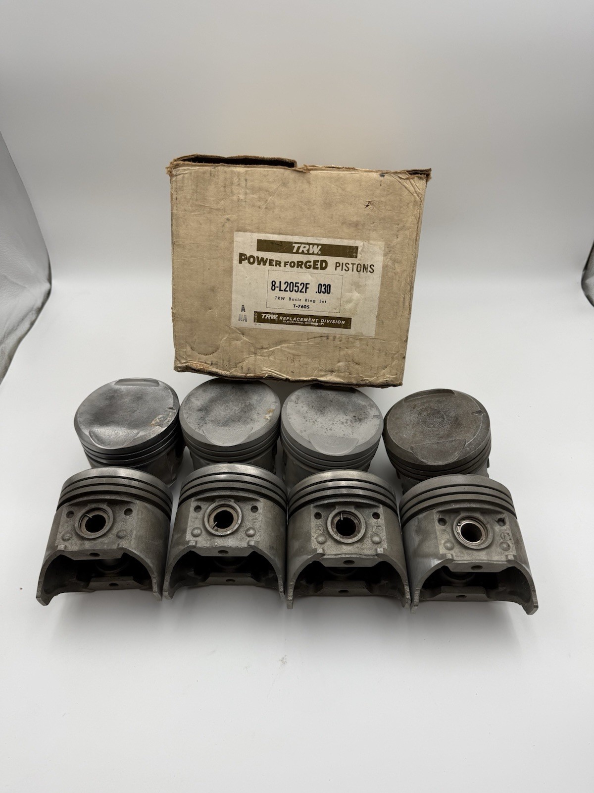 1957 1958 Standard Bore 392 Hemi Chrysler Pistons 1732540 OEM