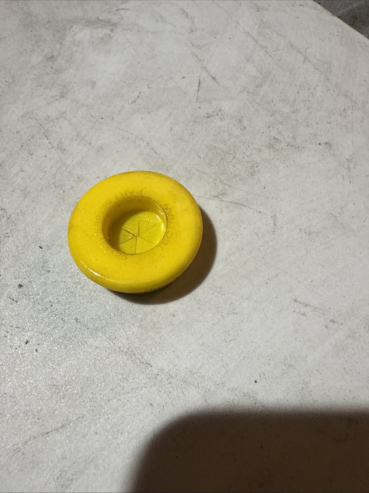 GLADHAND SEAL YELLOW PIE CUT Part #TEC101125Y-1 Interchange Part #101125Y-1