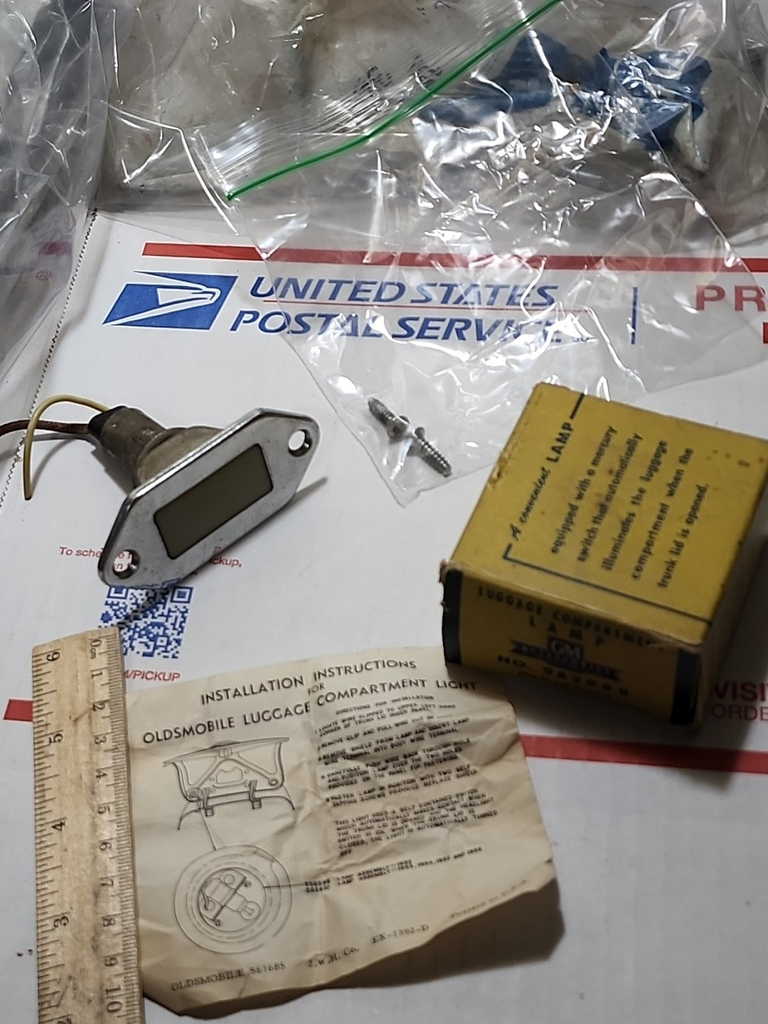 NOS 1952-55 OLDSMOBILE SUPER 88, CONVERTIBLE, SEDAN TRUNK LAMP LIGHT GM # 982988 NOS 1952-55 OLDSMOBILE SUPER 88, CONVERTIBLE, SEDAN TRUNK LAMP LIGHT GM # 982988