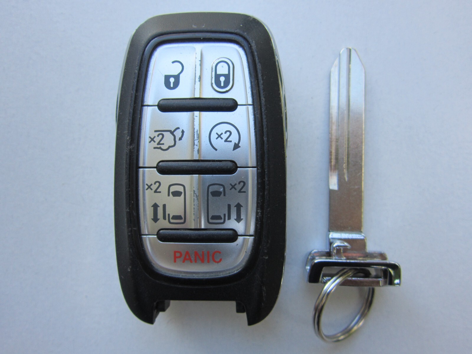 OEM 2017-2024 CHRYSLER PACIFICA SMART KEY KEYLESS REMOTE UNCUT KEY UNLOCKED OEM 2017-2024 CHRYSLER PACIFICA SMART KEY KEYLESS REMOTE UNCUT KEY UNLOCKED