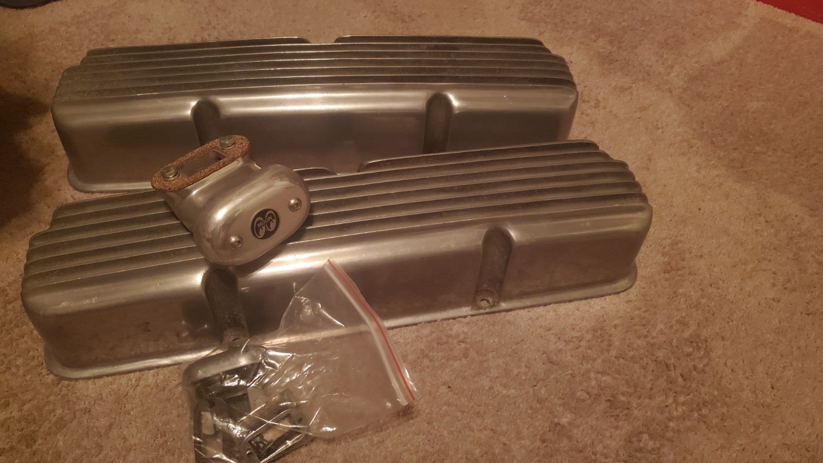 VintageMooneyes Finned Aluminum Valve Covers NN41 BREATHER Ford FE Big Block V8 VintageMooneyes Finned Aluminum Valve Covers NN41 BREATHER Ford FE Big Block V8