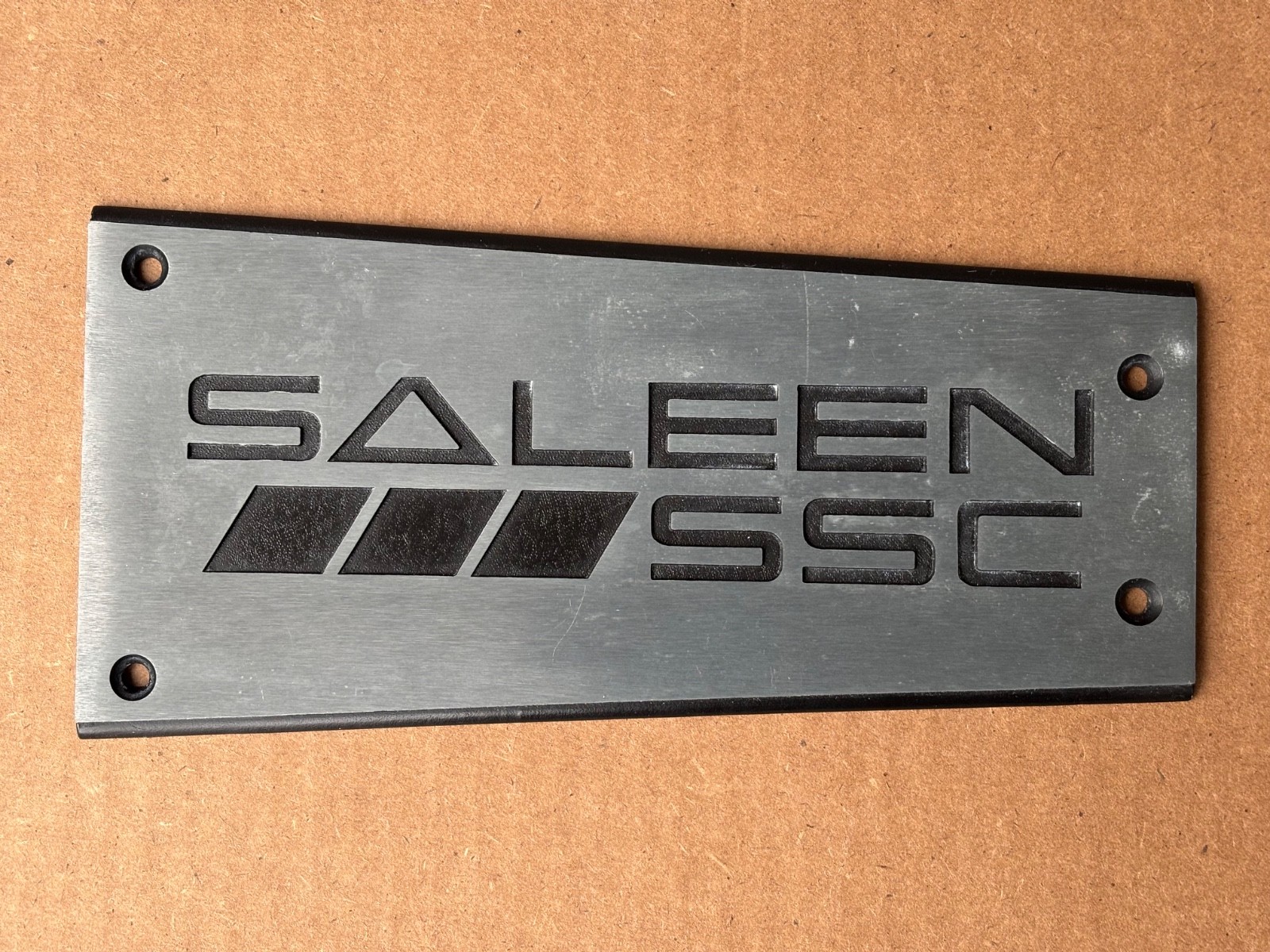 NOS 1989 FORD MUSTANG SALEEN SSC UPPER INTAKE MANIFOLD PLAQUE EMBLEM - WOW NOS 1989 FORD MUSTANG SALEEN SSC UPPER INTAKE MANIFOLD PLAQUE EMBLEM - WOW