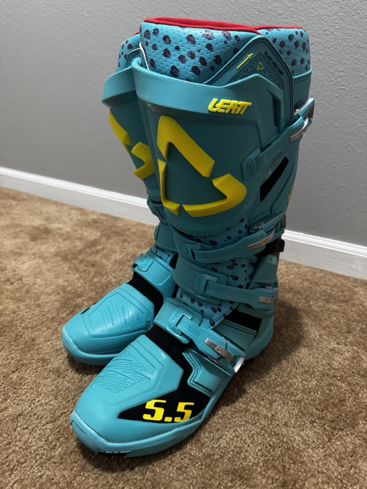 Leatt 5.5 Flexlock MX boots Size 12 Cheetah Print Leatt 5.5 Flexlock MX boots Size 12 Cheetah Print