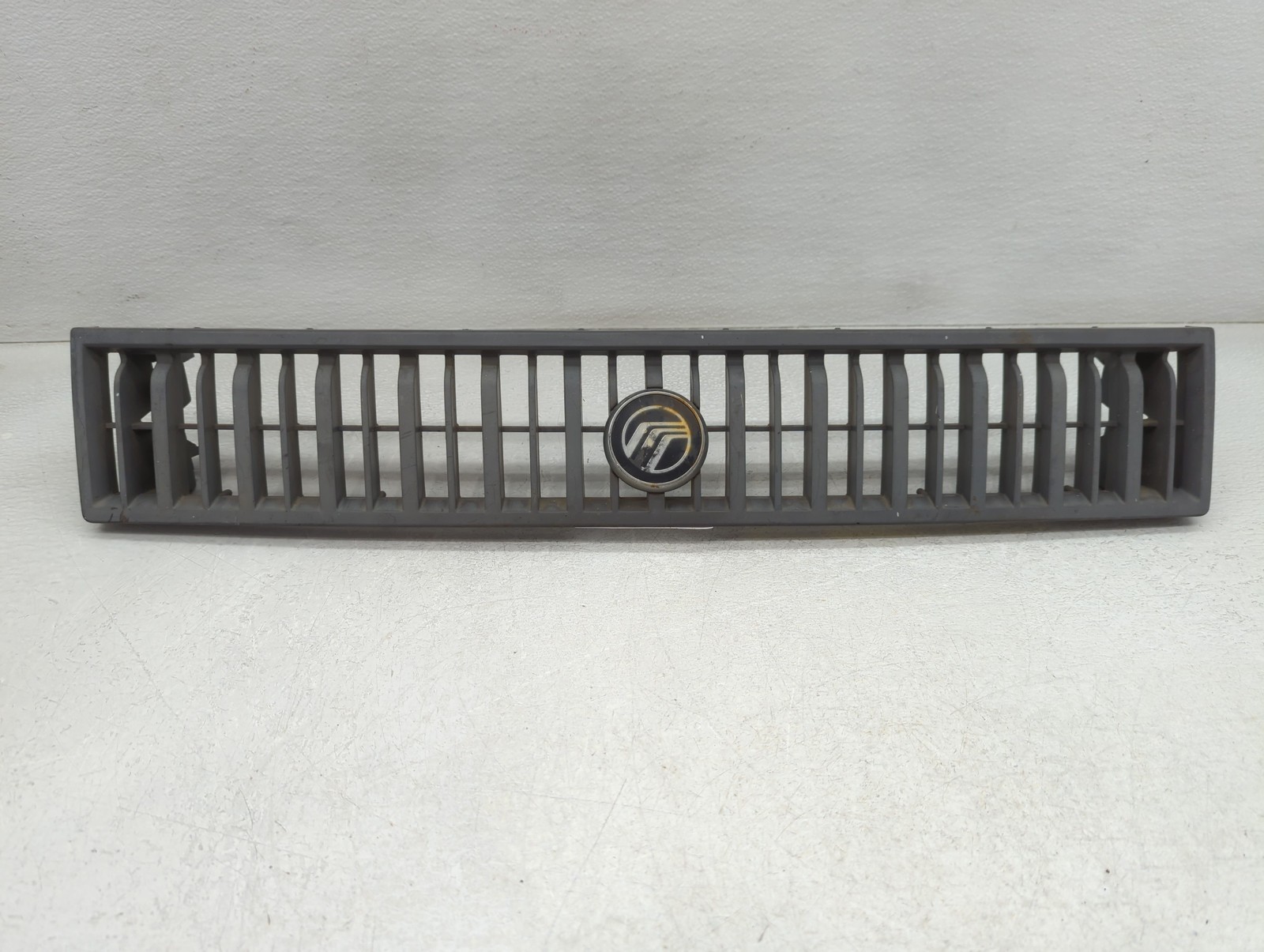 1986 Mercury Lynx Front Grille Bumper Not Included NG22Z