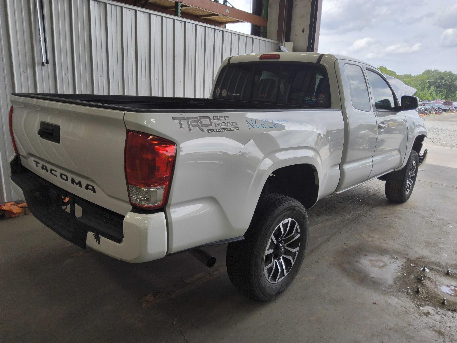 Used Left Curtain Air Bag fits: 2016 Toyota Tacoma driver roof Extended Cab Left