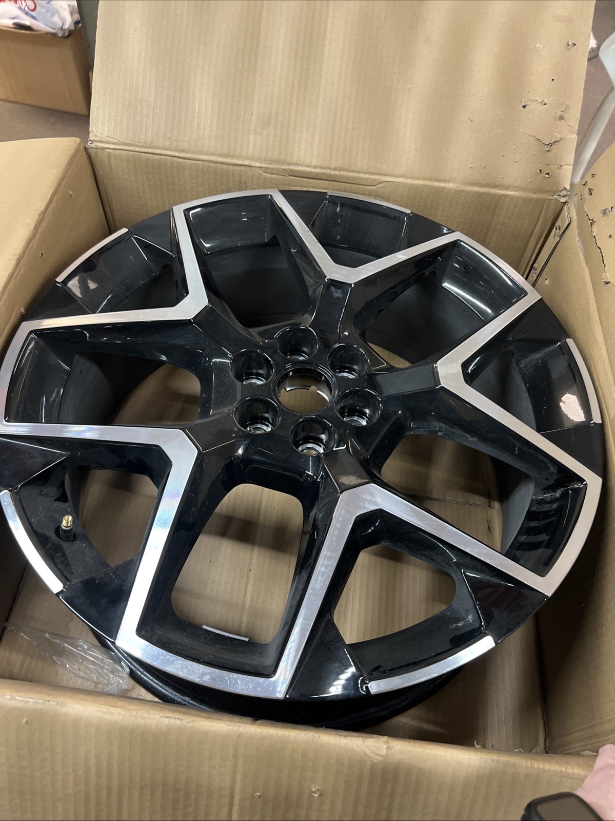 84946565 2024-2026 Traverse Wheel 22in