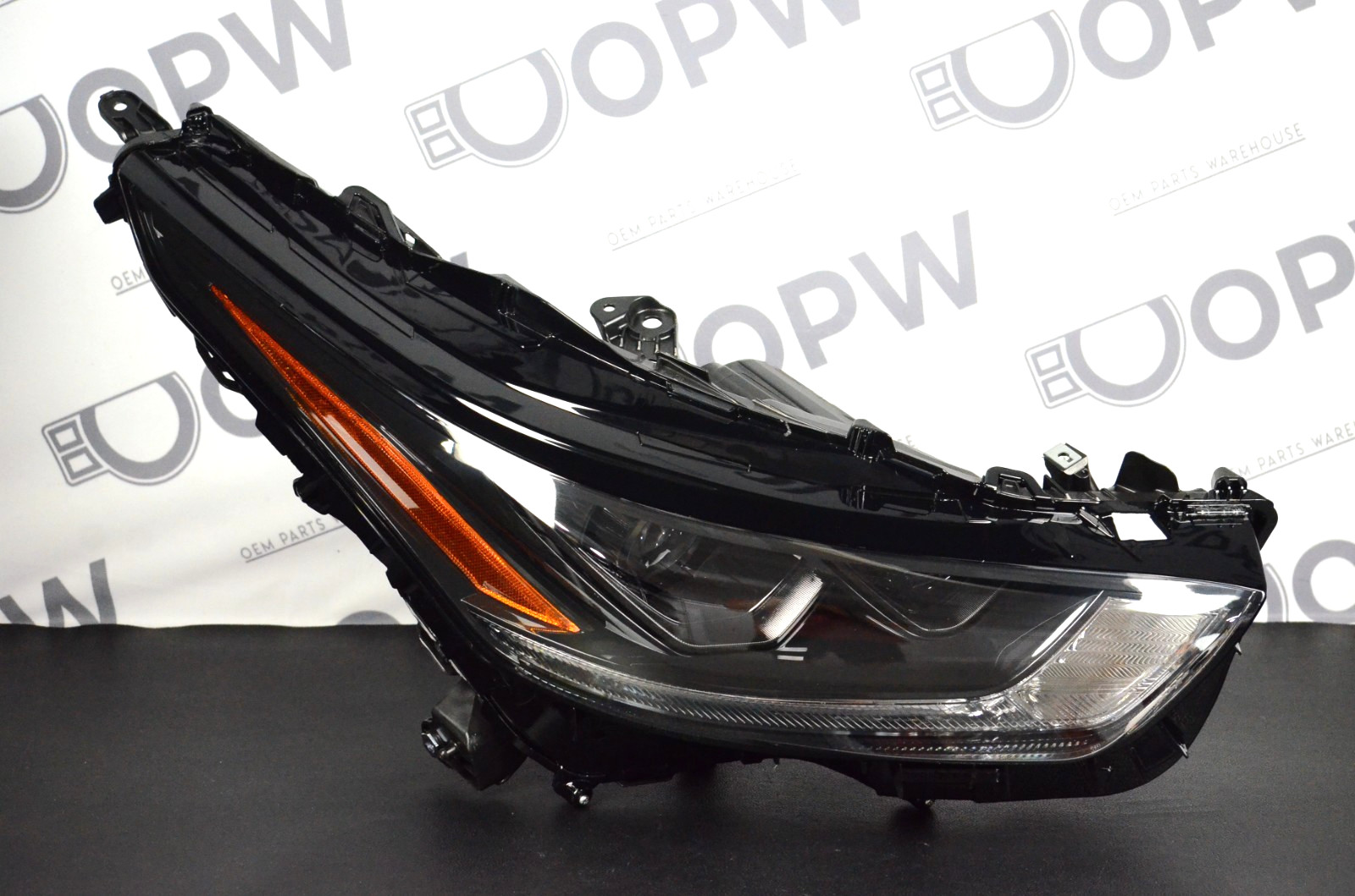 Perfect 21-25 Toyota Highlander LED Headlight w/o AFS w/ LED DRL Black Right OEM Perfect 21-25 Toyota Highlander LED Headlight w/o AFS w/ LED DRL Black Right OEM