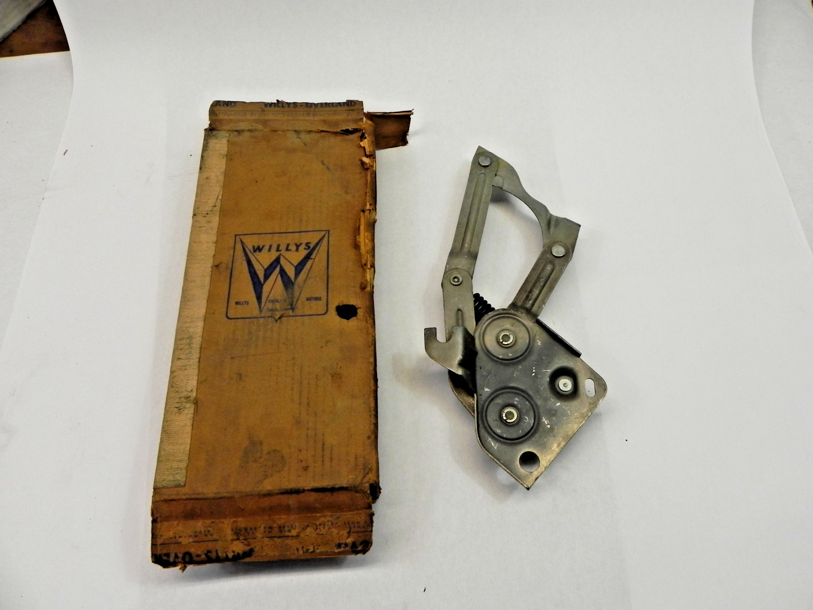NOS 1952-55 WILLYS AERO HOOD HINGE LEFT SINGLE RARE 676337 ORIGINAL PART