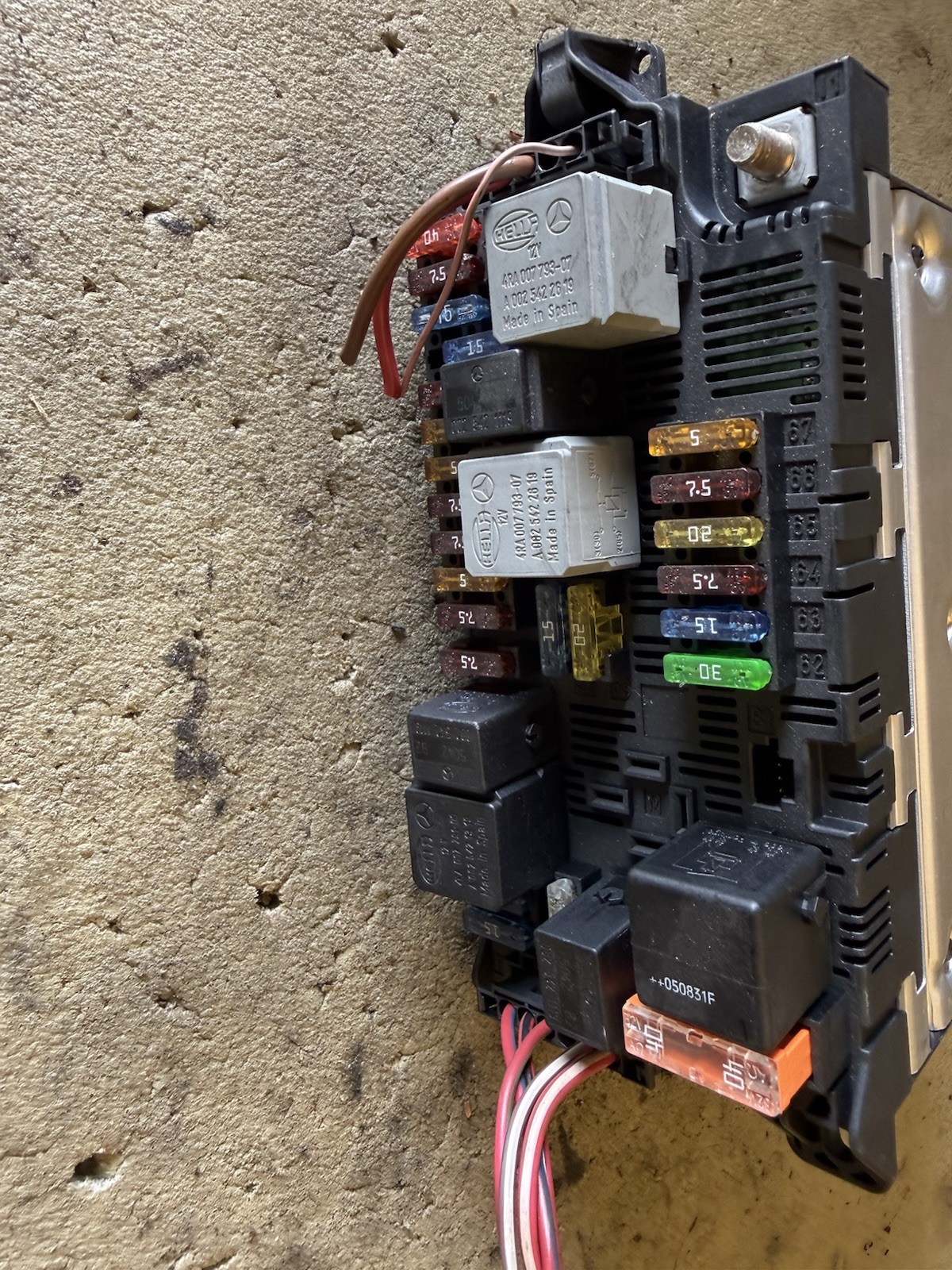 03-11 Mercedes W211 E320 E350 E500 Front SAM Fuse Relay Module 2115453901 Oem 