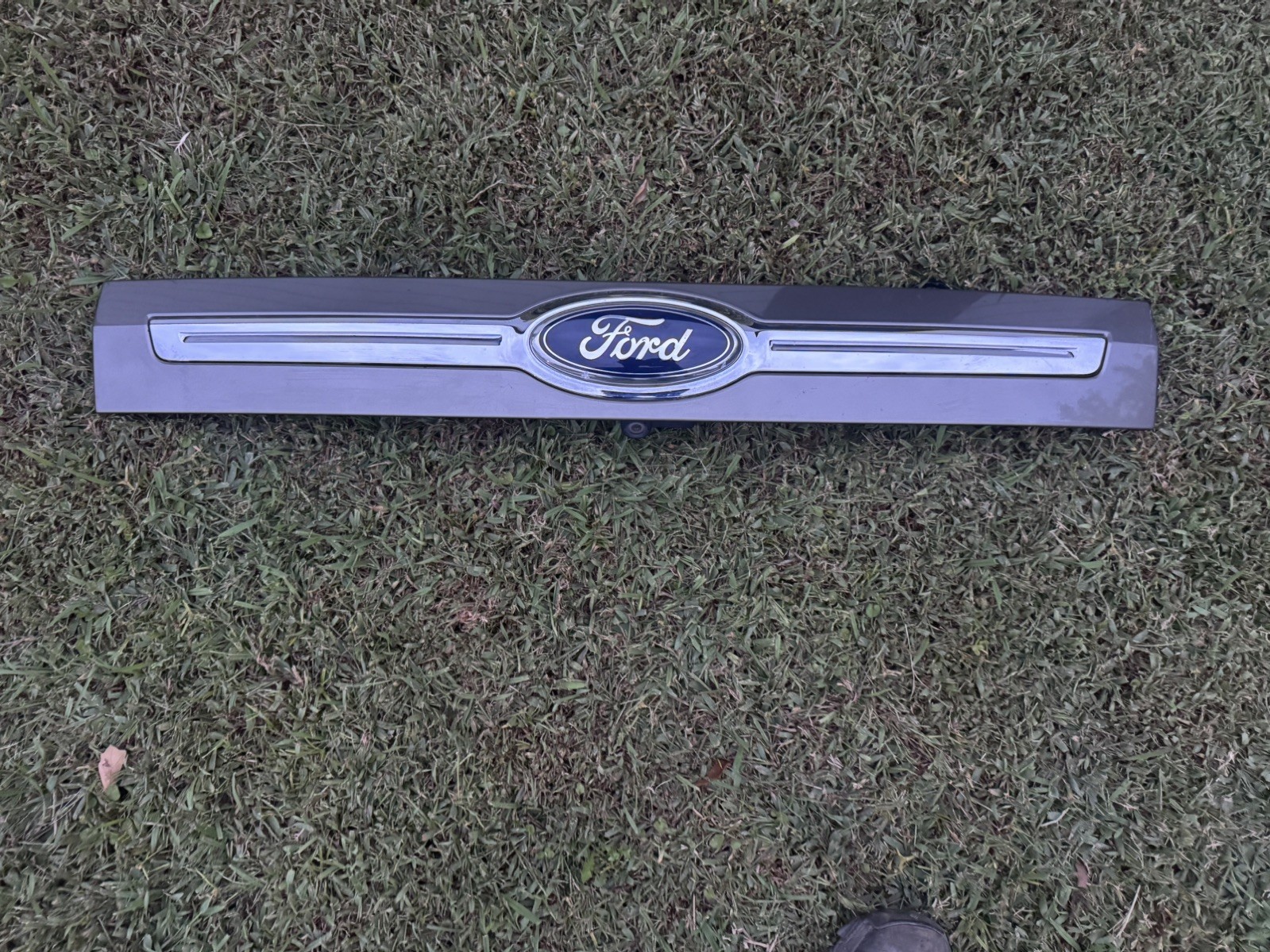 11-14 Ford Edge OEM Rear Lift gate Tailgate Hatch Molding Trim With Camera White 11-14 Ford Edge OEM Rear Lift gate Tailgate Hatch Molding Trim With Camera White