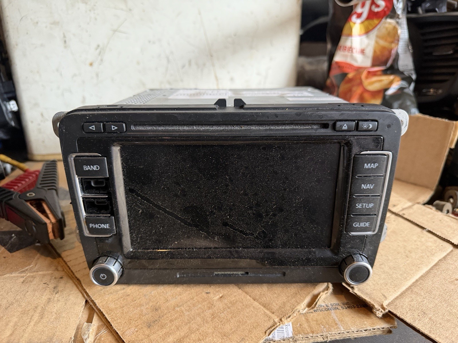09-17 Volkswagen Tiguan Radio Receiver CD Player Screen Display OEM 3C0035684C 09-17 Volkswagen Tiguan Radio Receiver CD Player Screen Display OEM 3C0035684C